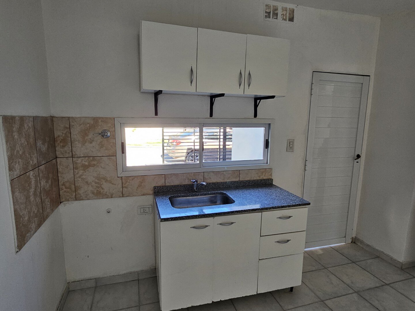VENTA | Conjunto de viviendas y local comercial sobre amplio terreno! Abasolo, entre Berutti y Passo - 24