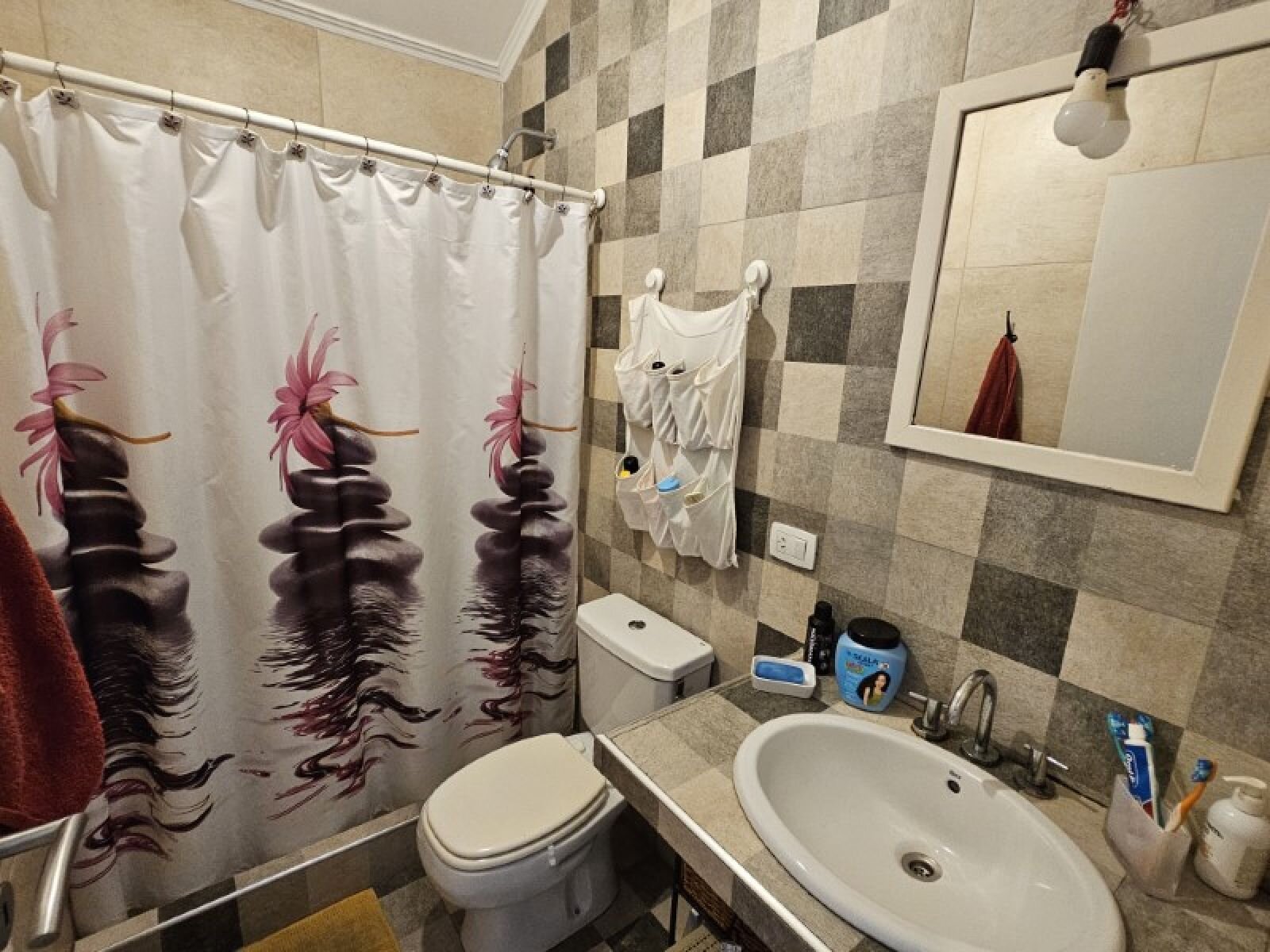 Casa de 3 dormitorios, 2 baños! Cochera, patio con pileta y todos los servicios! Cuneo entre/Junín y Guemes - 20