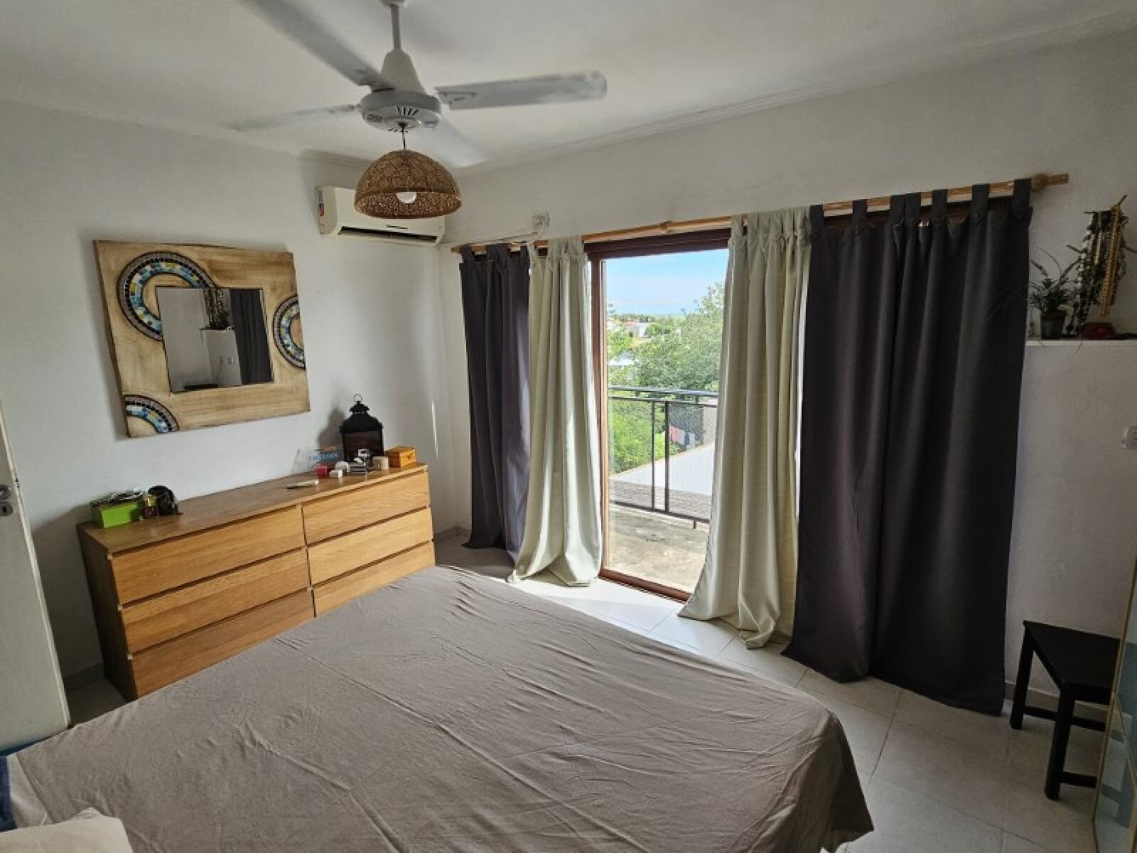 Casa de 3 dormitorios, 2 baños! Cochera, patio con pileta y todos los servicios! Cuneo entre/Junín y Guemes - 15