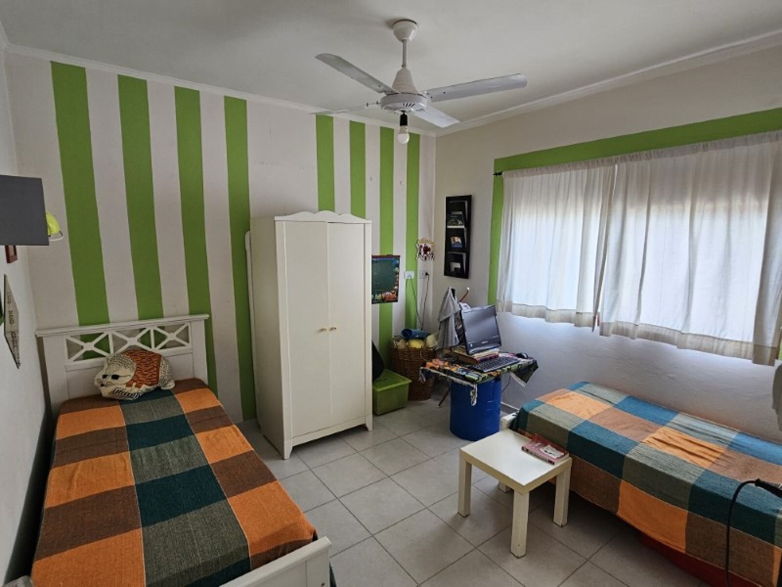 Casa de 3 dormitorios, 2 baños! Cochera, patio con pileta y todos los servicios! Cuneo entre/Junín y Guemes - 13