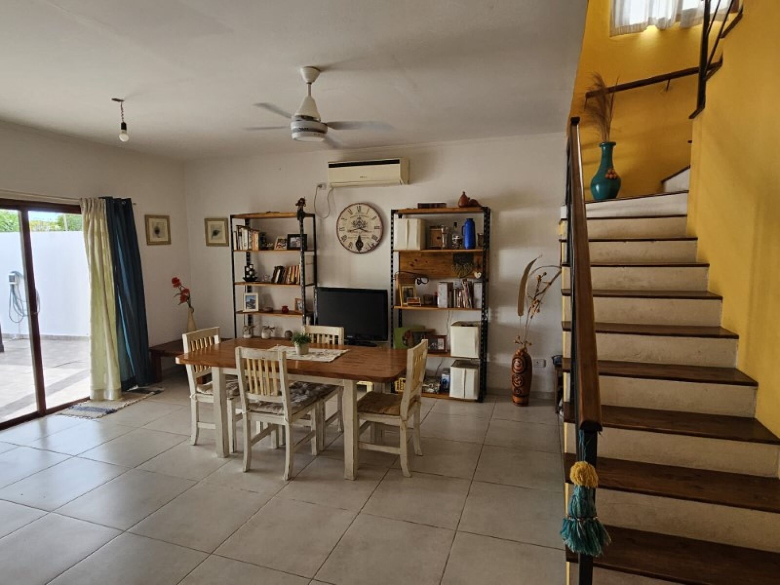 Casa de 3 dormitorios, 2 baños! Cochera, patio con pileta y todos los servicios! Cuneo entre/Junín y Guemes - 6