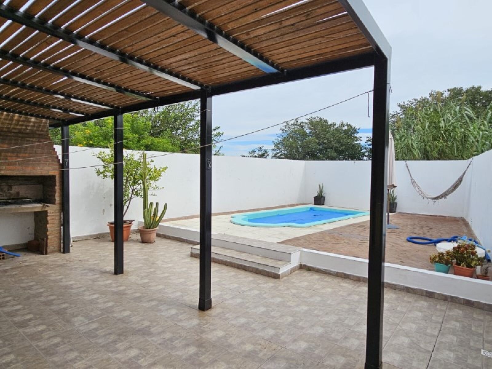Casa de 3 dormitorios, 2 baños! Cochera, patio con pileta y todos los servicios! Cuneo entre/Junín y Guemes - 30