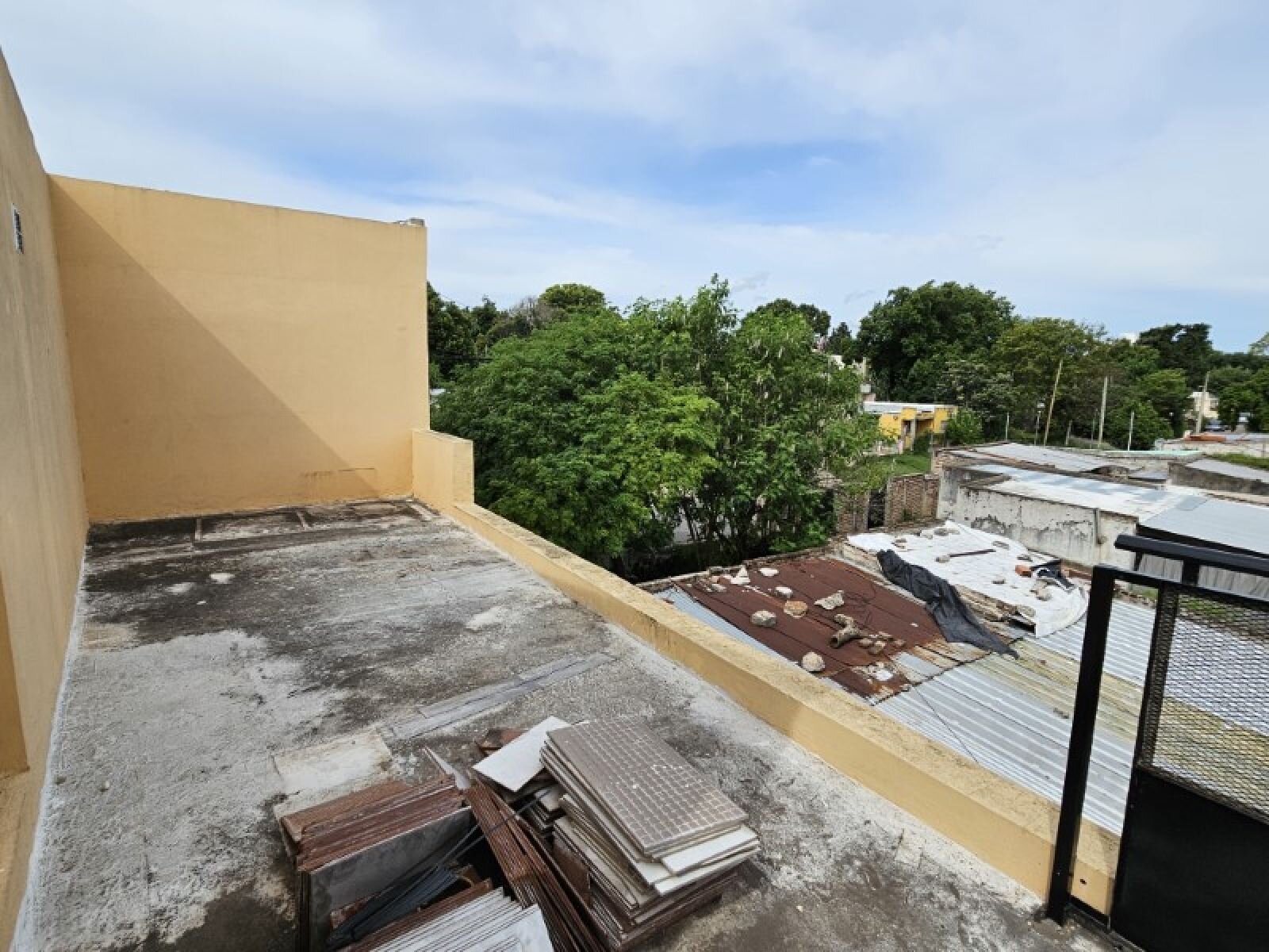 Casa de 3 dormitorios, 2 baños! Cochera, patio con pileta y todos los servicios! Cuneo entre/Junín y Guemes - 25