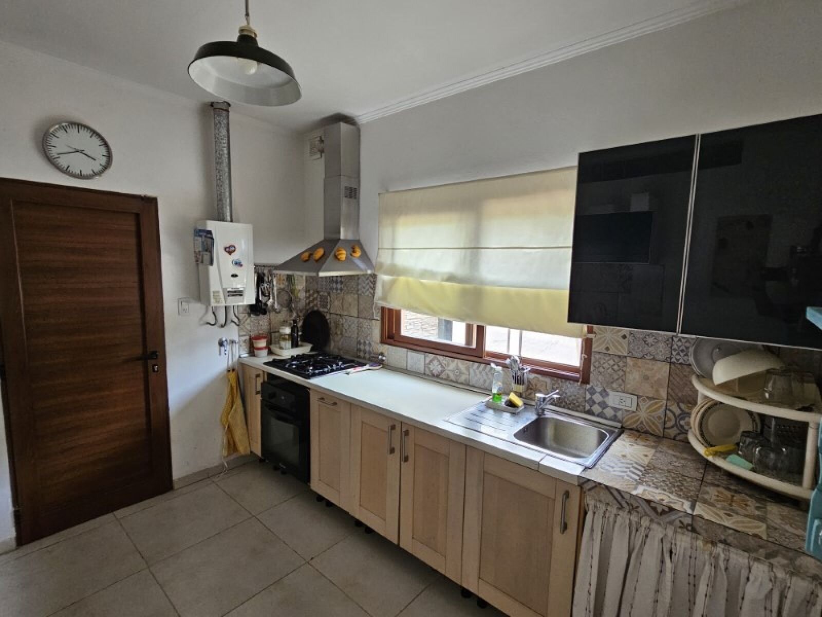 Casa de 3 dormitorios, 2 baños! Cochera, patio con pileta y todos los servicios! Cuneo entre/Junín y Guemes - 11