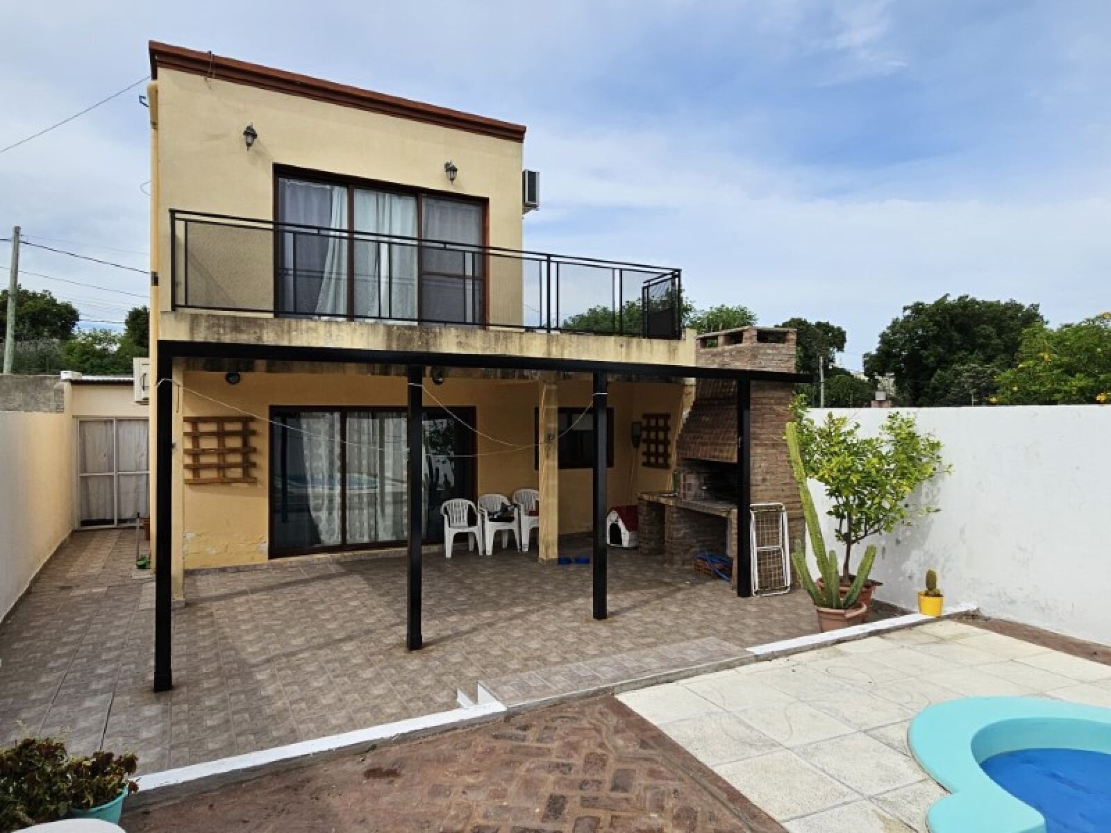 Casa de 3 dormitorios, 2 baños! Cochera, patio con pileta y todos los servicios! Cuneo entre/Junín y Guemes - 4