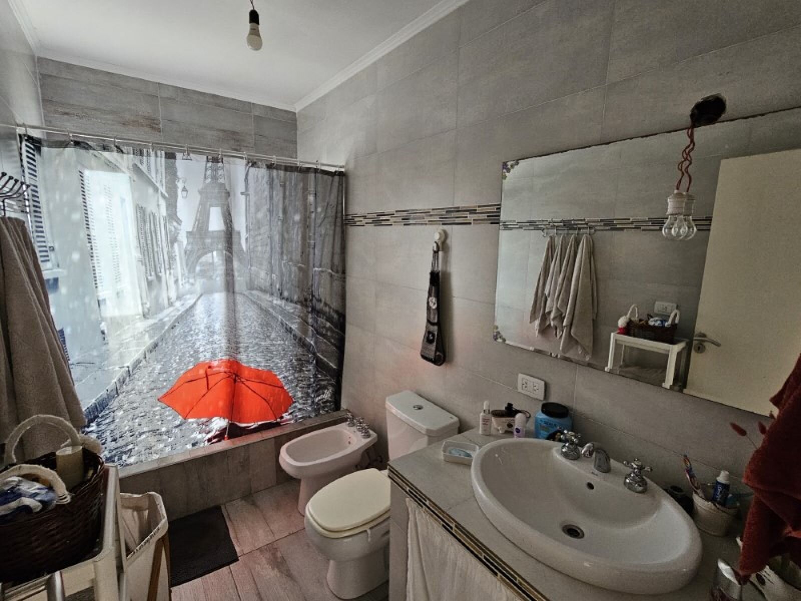 Casa de 3 dormitorios, 2 baños! Cochera, patio con pileta y todos los servicios! Cuneo entre/Junín y Guemes - 31