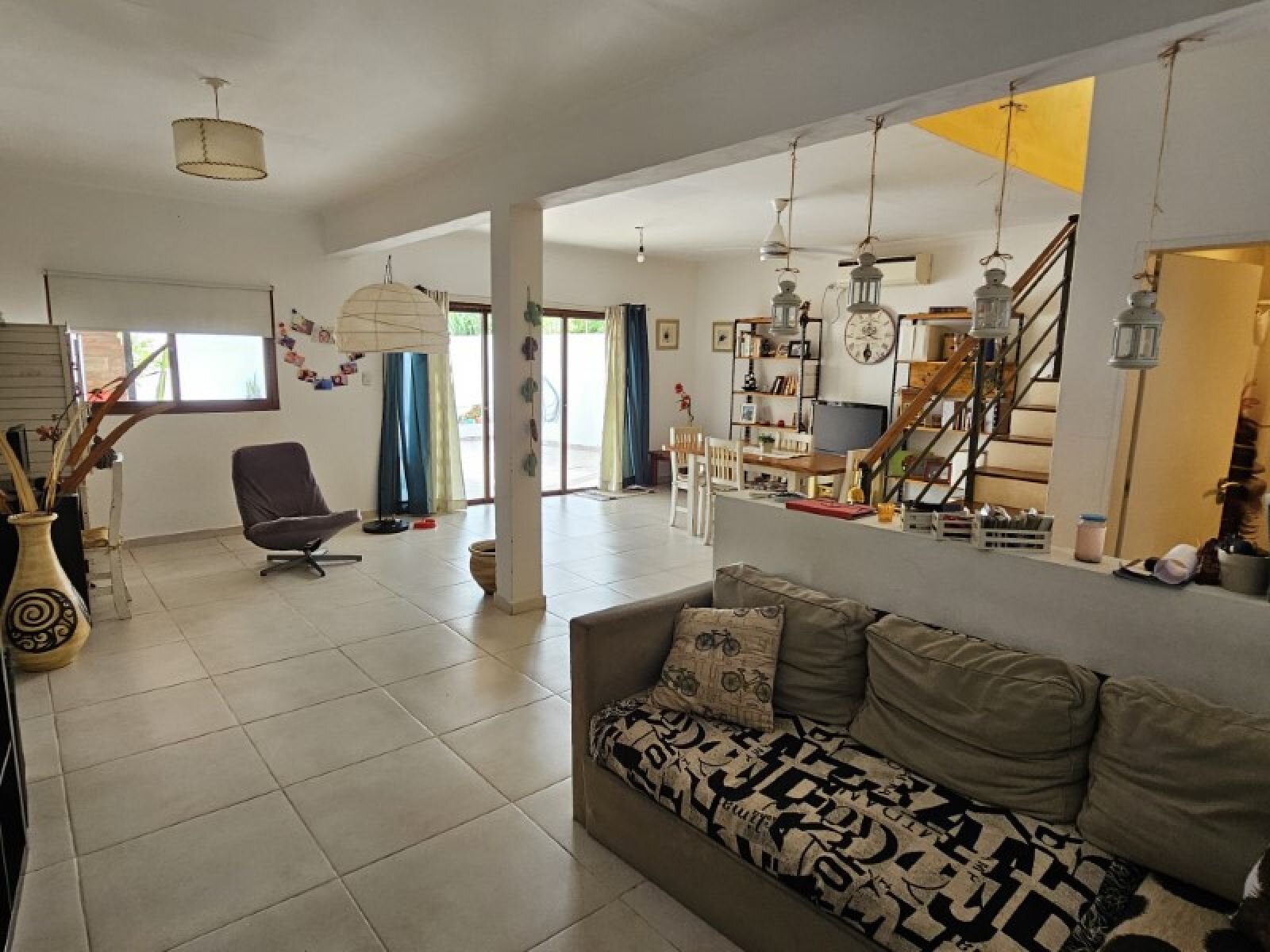 Casa de 3 dormitorios, 2 baños! Cochera, patio con pileta y todos los servicios! Cuneo entre/Junín y Guemes - 9