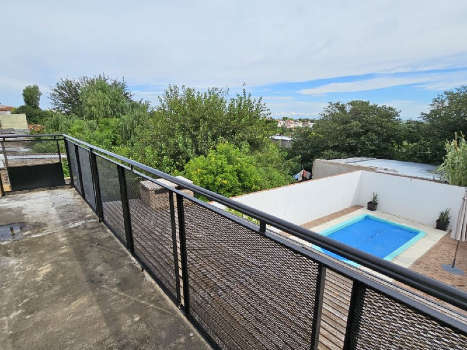 Casa de 3 dormitorios, 2 baños! Cochera, patio con pileta y todos los servicios! Cuneo entre/Junín y Guemes - 23