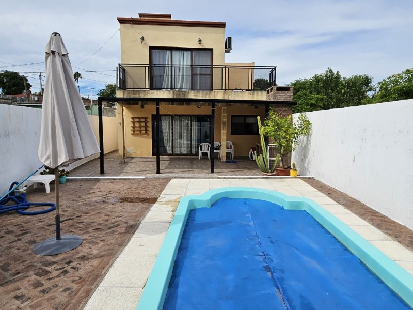 Casa de 3 dormitorios, 2 baños! Cochera, patio con pileta y todos los servicios! Cuneo entre/Junín y Guemes - 5