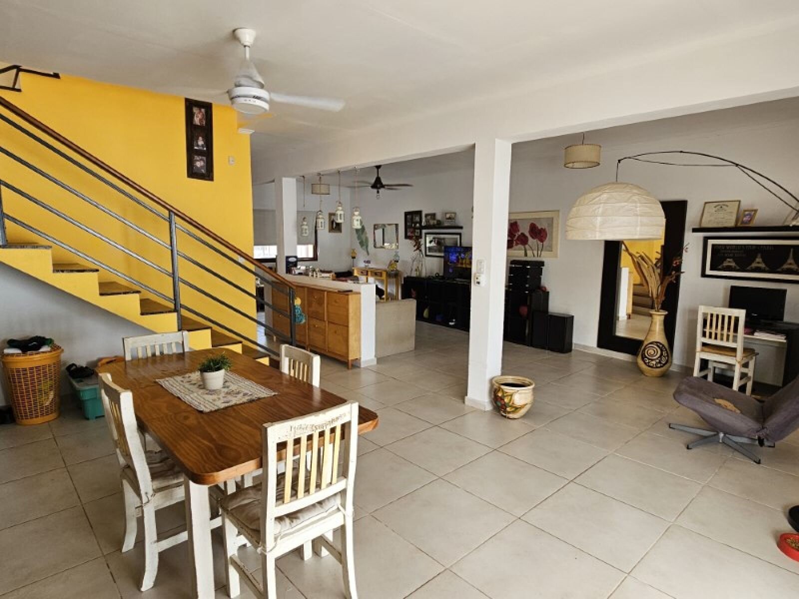 Casa de 3 dormitorios, 2 baños! Cochera, patio con pileta y todos los servicios! Cuneo entre/Junín y Guemes - 7