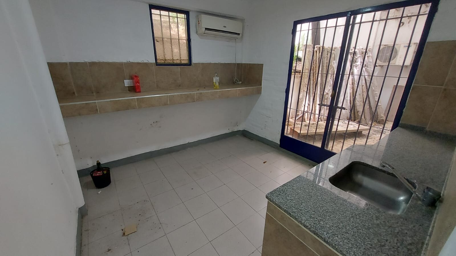 ALQUILER LOCAL COMERCIAL/OFICINA/DEPOSITO - 29