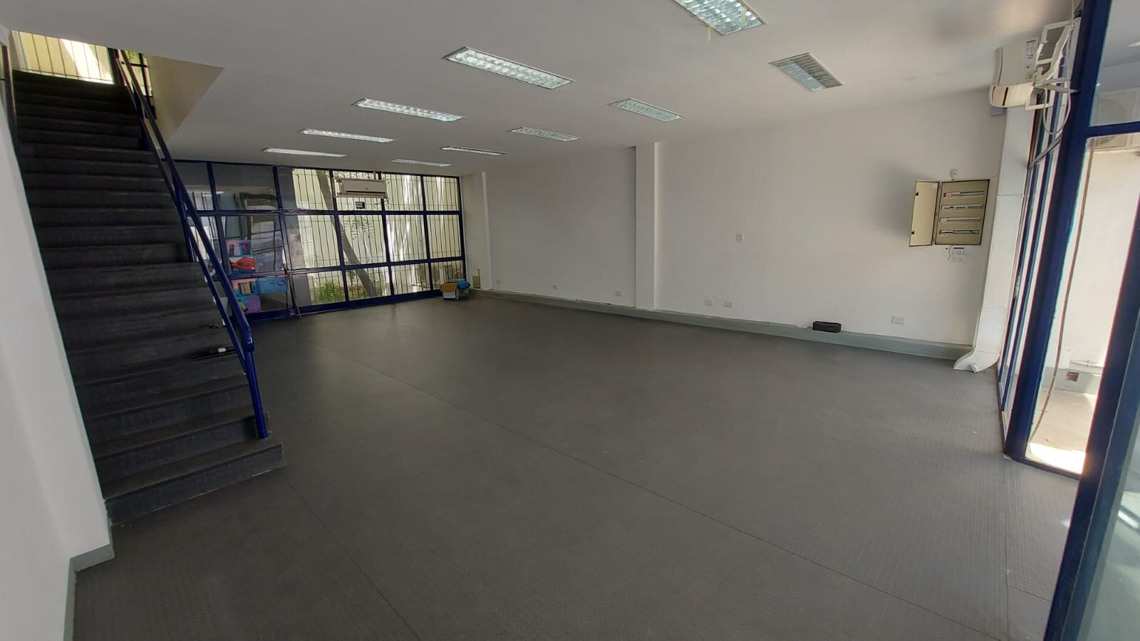ALQUILER LOCAL COMERCIAL/OFICINA/DEPOSITO - 23