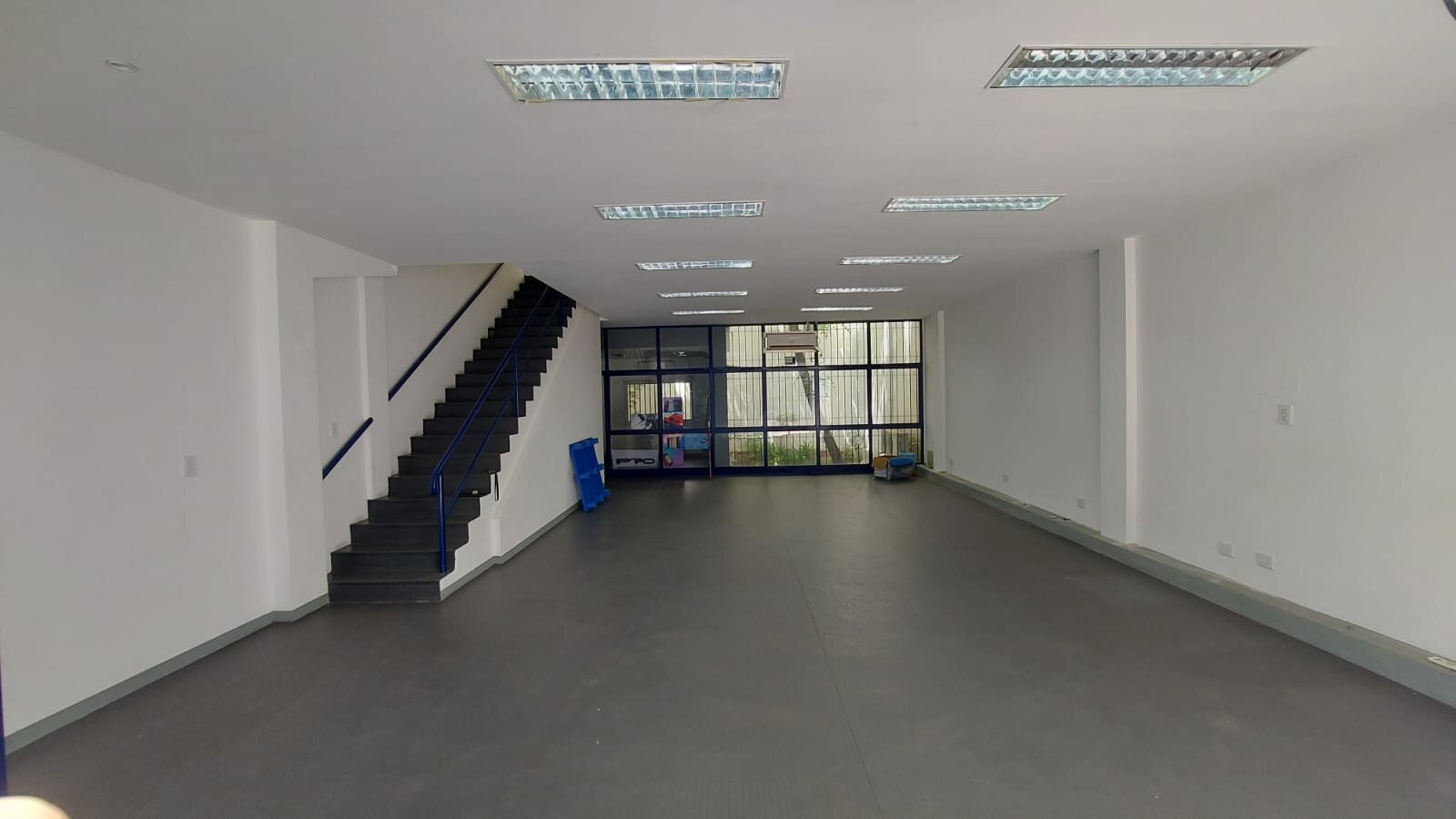 ALQUILER LOCAL COMERCIAL/OFICINA/DEPOSITO - 27