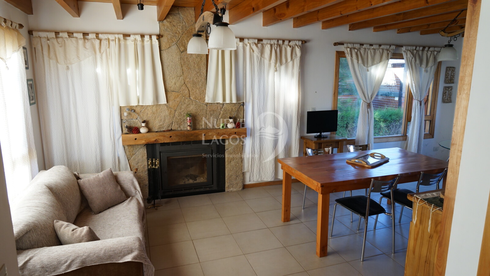Venta de casa, dos locales y dos departamentos sobre RP63 en Meliquina - 8