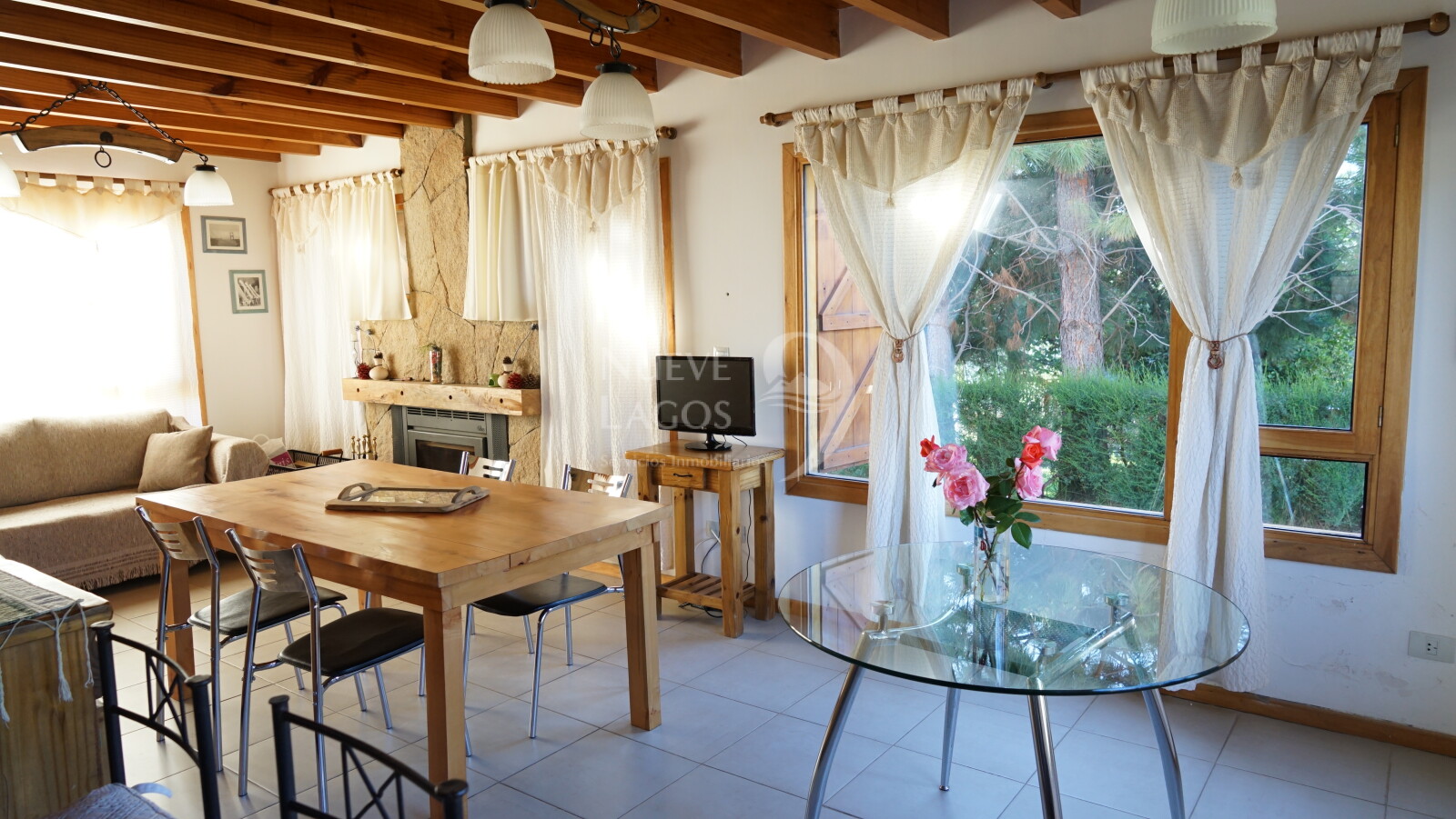 Venta de casa, dos locales y dos departamentos sobre RP63 en Meliquina - 6