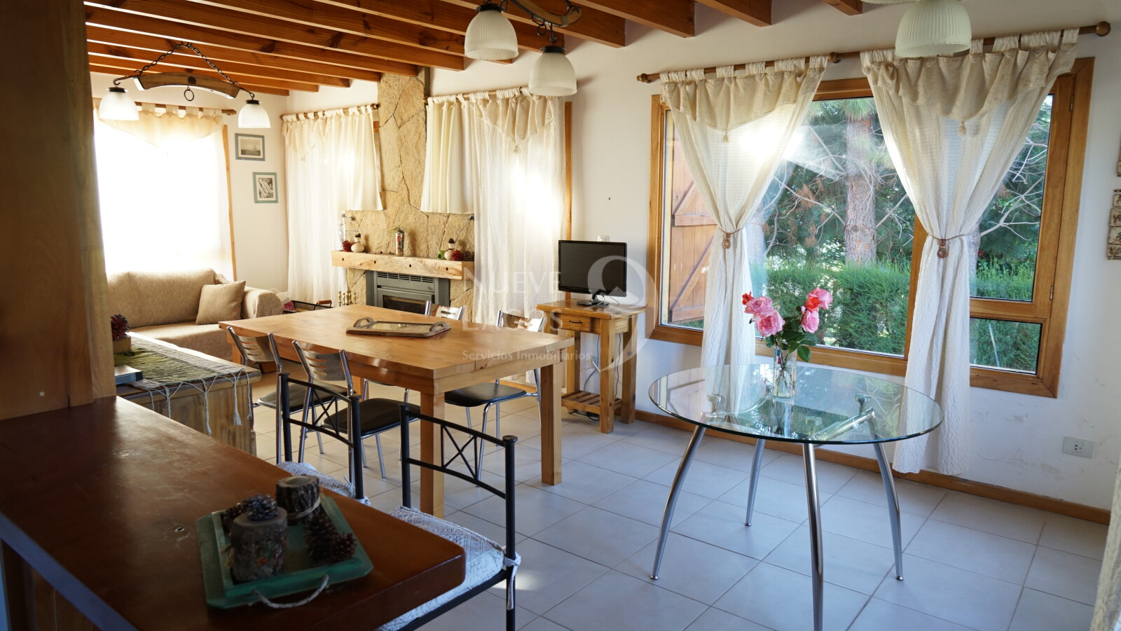 Venta de casa, dos locales y dos departamentos sobre RP63 en Meliquina - 9