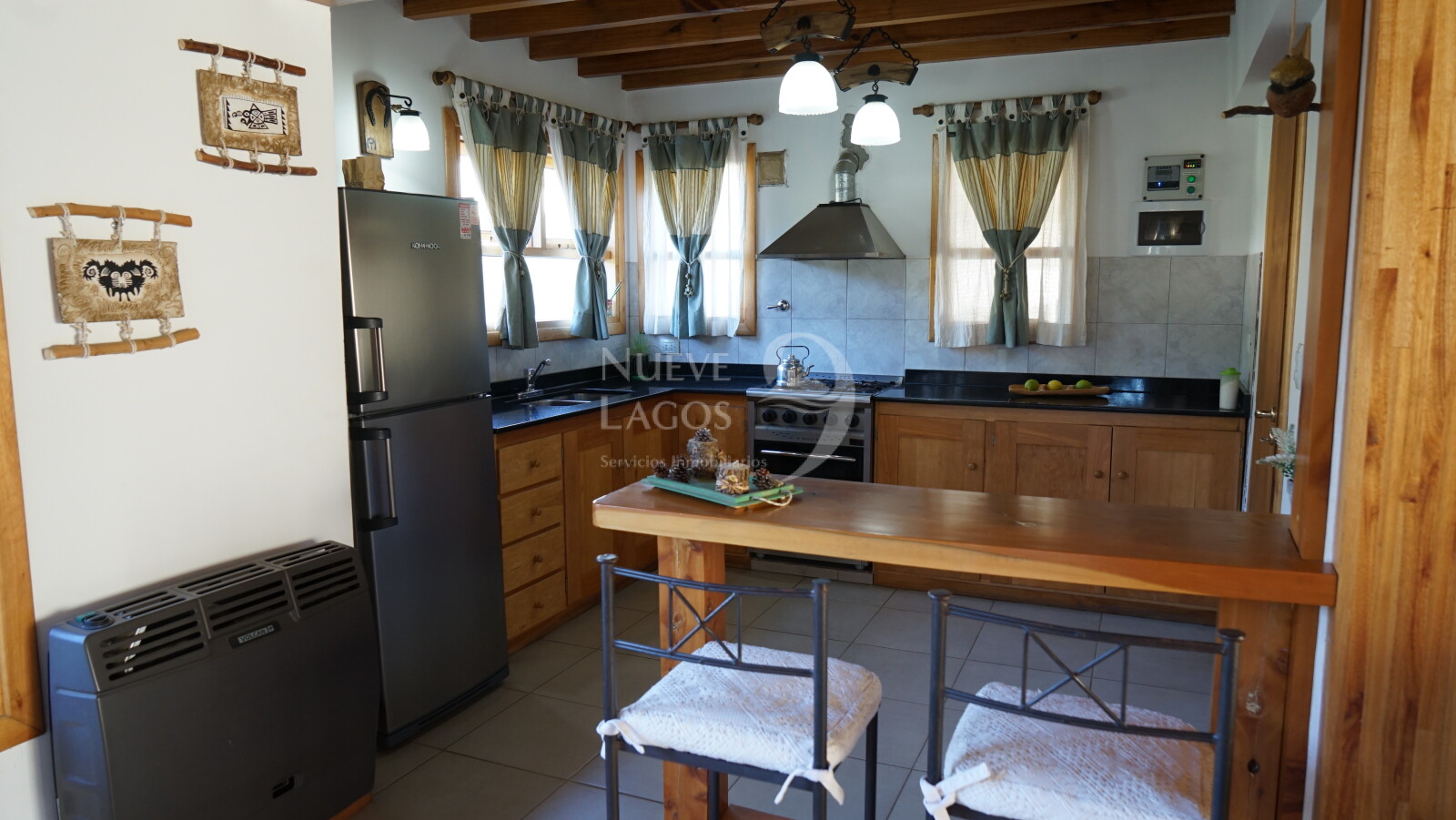 Venta de casa, dos locales y dos departamentos sobre RP63 en Meliquina - 10