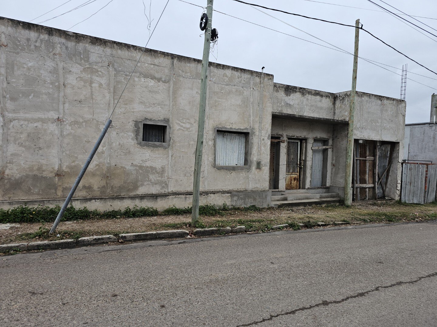 VENTA | Casa en construcción de 2 dormitorios en excelente ubicación! Italia y San Miguel - 2