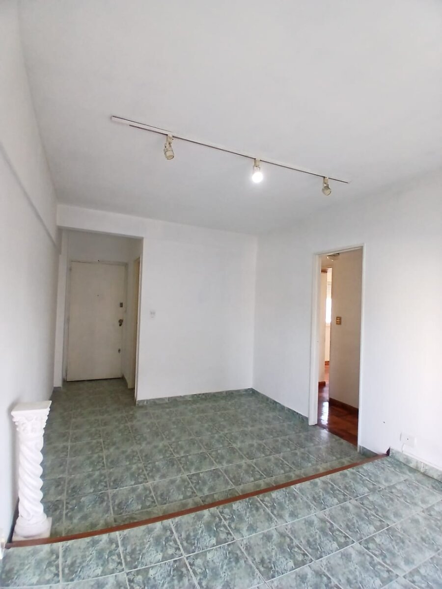 Oportunidad! Se vende un hermoso departamento de 3 ambientes al frente - Barracas - 2