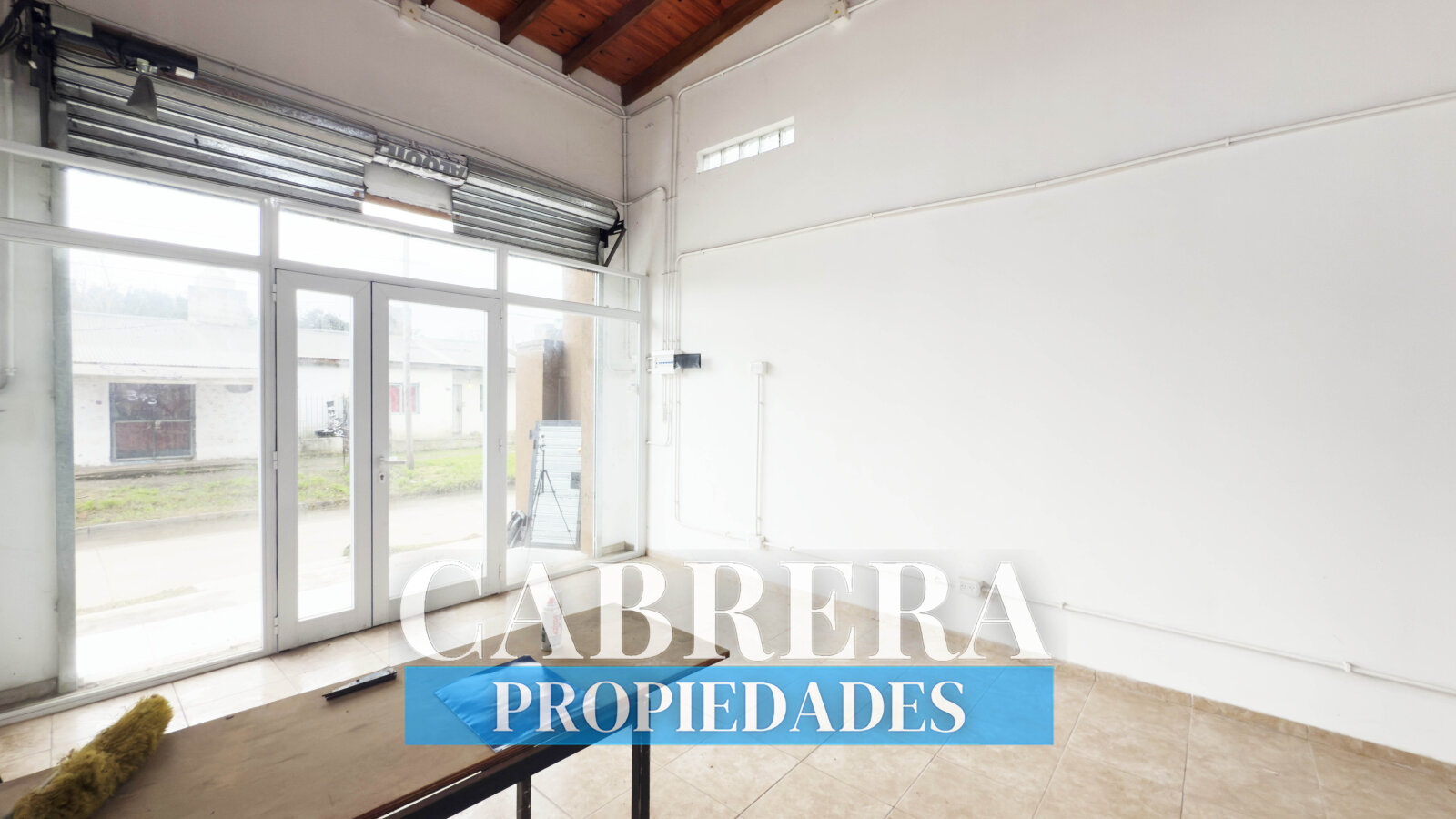 LOCAL COMERCIAL EN ALQUILER EN GENERAL RODRIGUEZ - 18