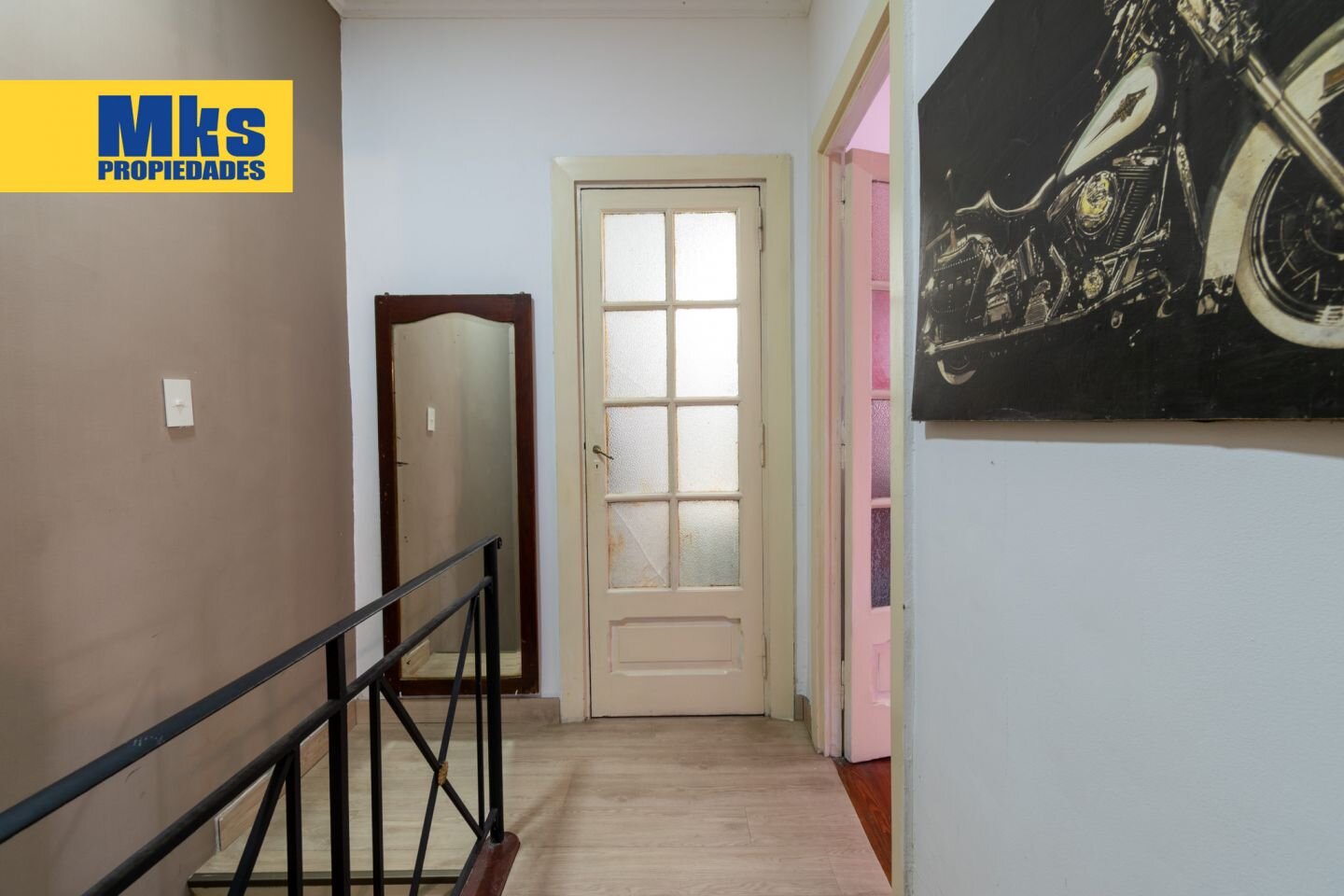 Venta. Casa 4 ambientes. Patio y Jardin. Barrio cerrado. - 23