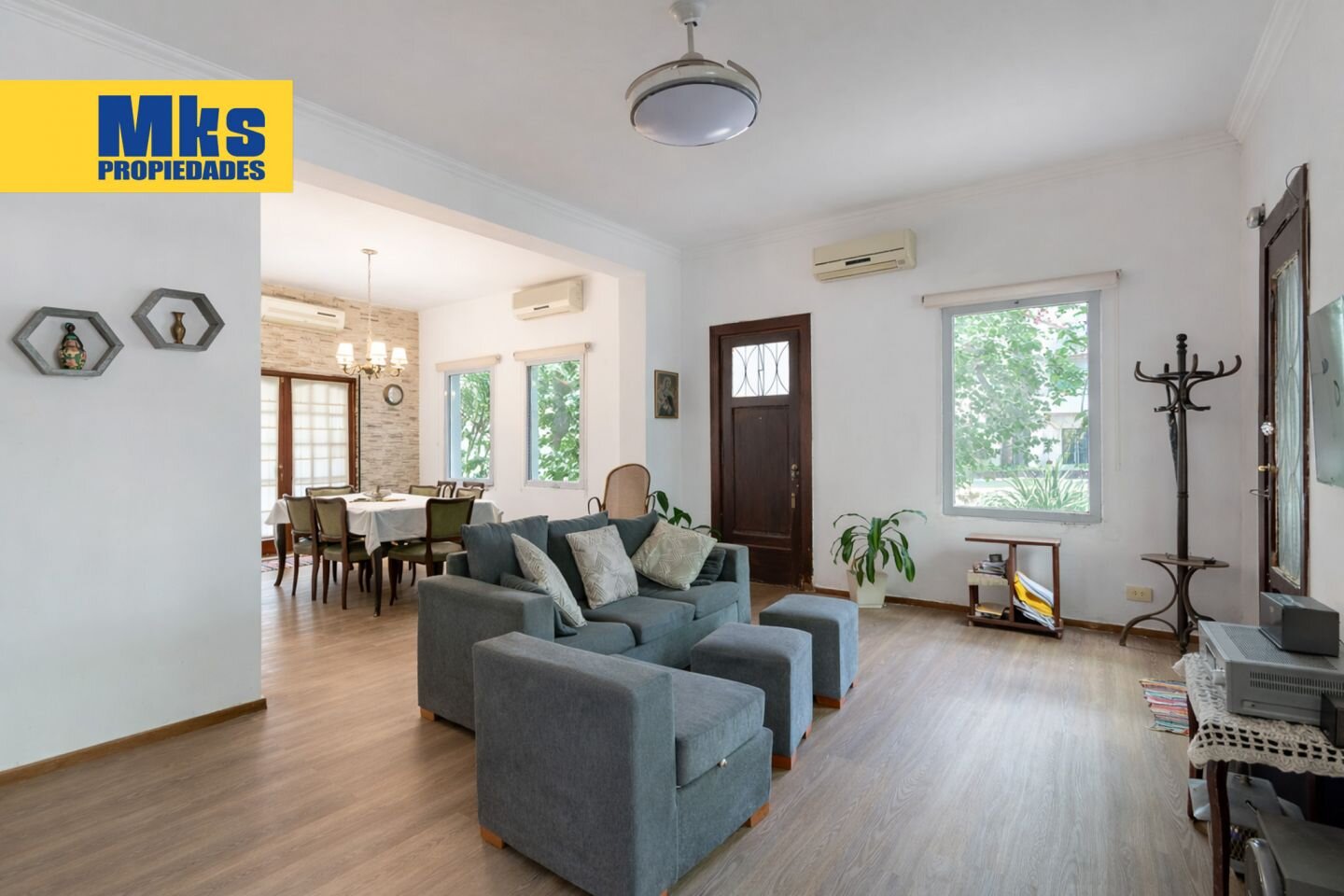 Venta. Casa 4 ambientes. Patio y Jardin. Barrio cerrado. - 2