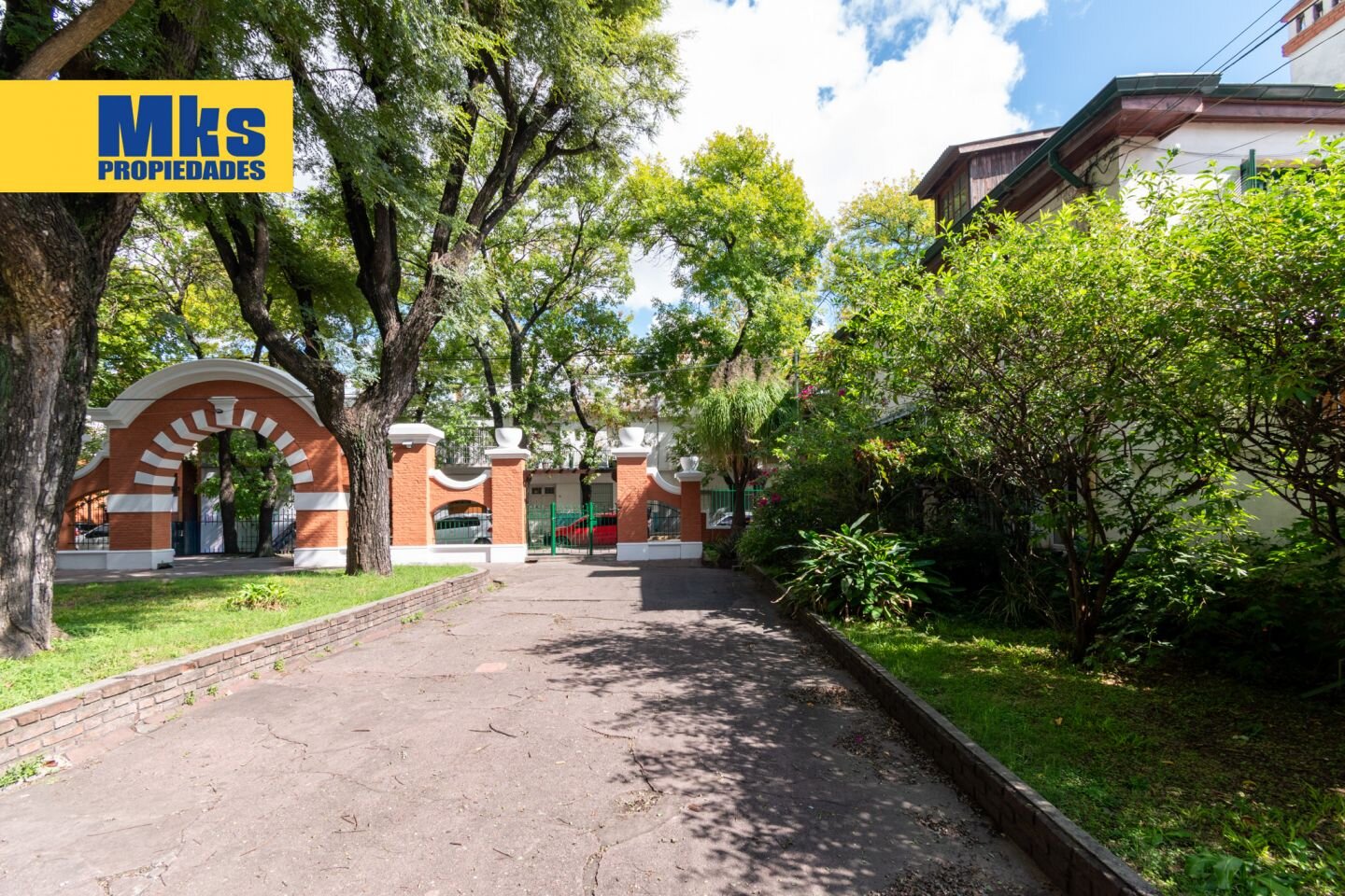 Venta. Casa 4 ambientes. Patio y Jardin. Barrio cerrado. - 29