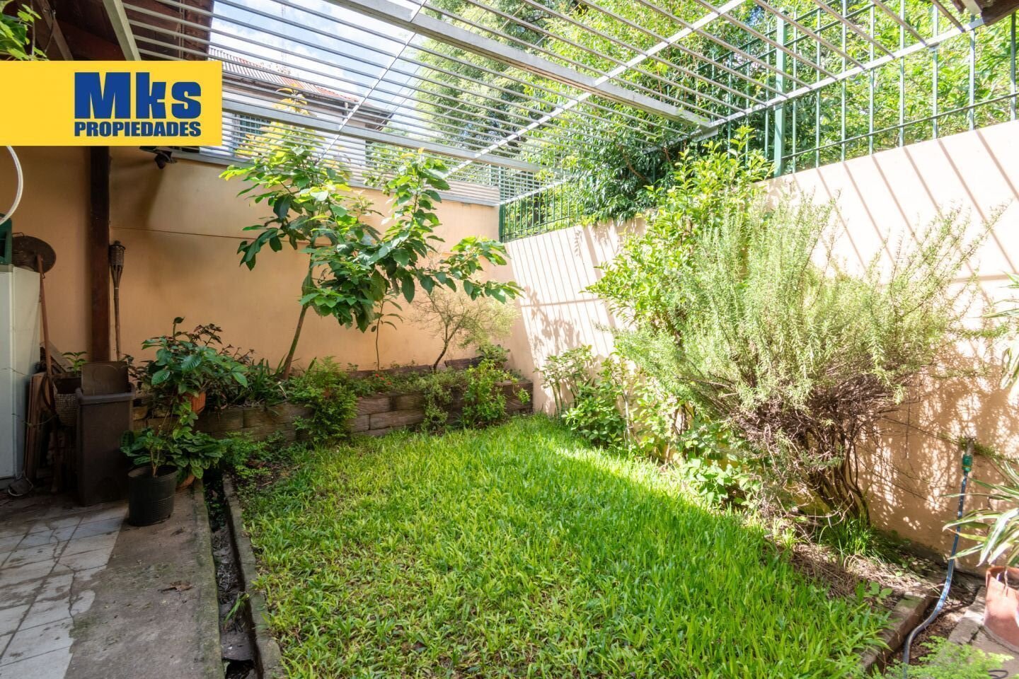 Venta. Casa 4 ambientes. Patio y Jardin. Barrio cerrado. - 17
