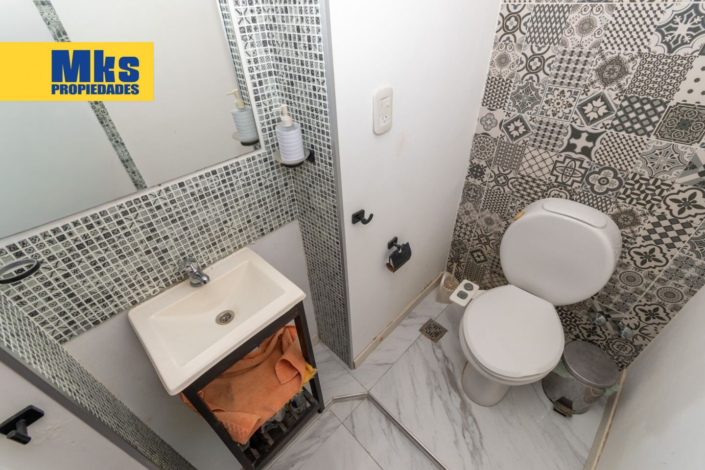 Venta. Casa 4 ambientes. Patio y Jardin. Barrio cerrado. - 15