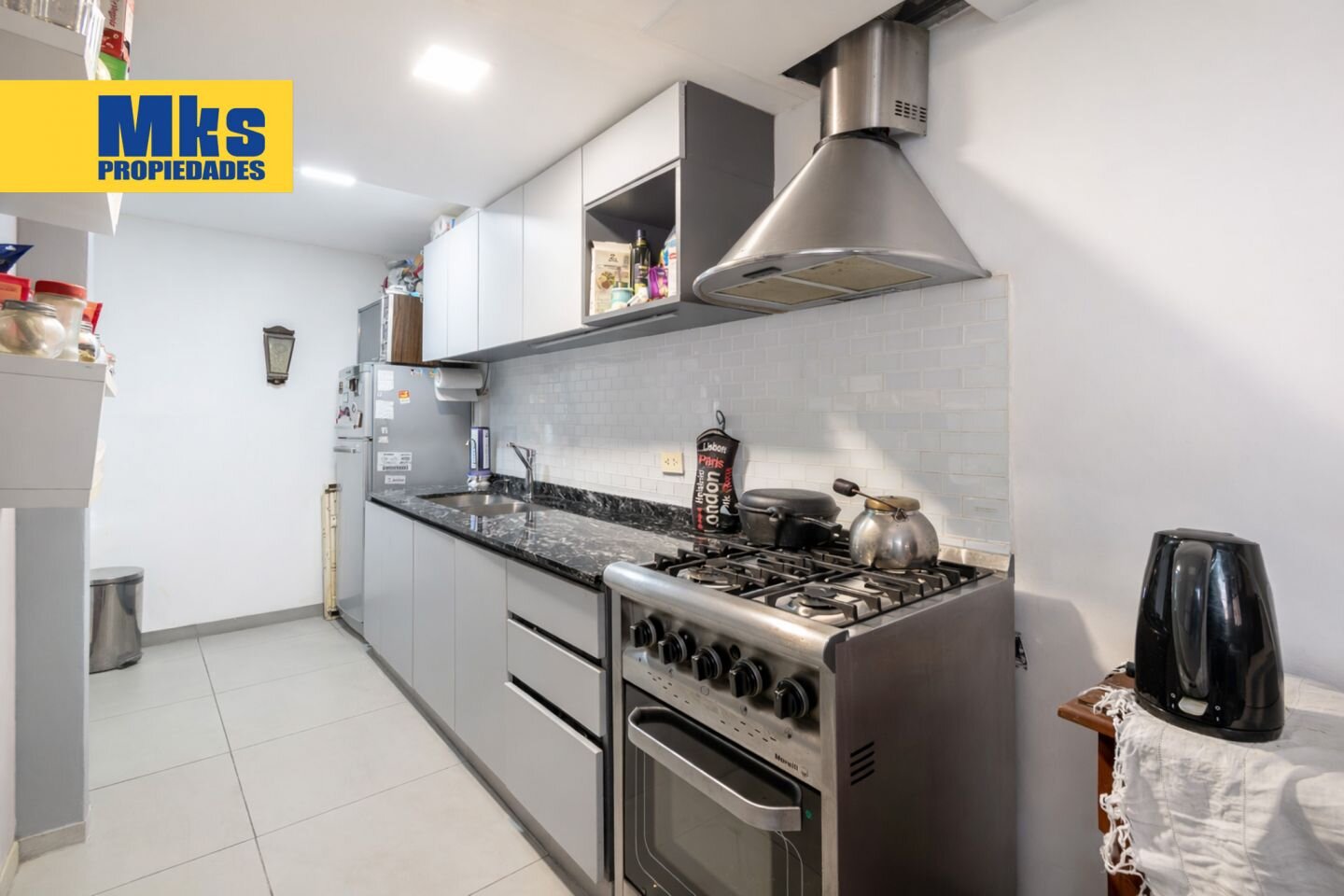Venta. Casa 4 ambientes. Patio y Jardin. Barrio cerrado. - 4