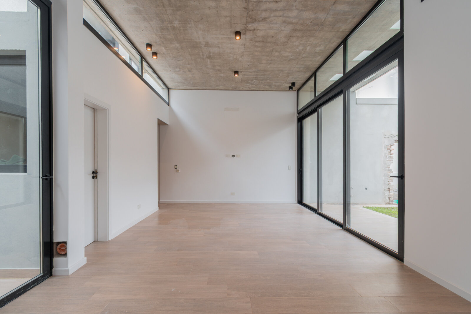 Venta PH 3 ambientes con jardín y patio con parrilla. Sin expensas - Villa Urquiza - 2