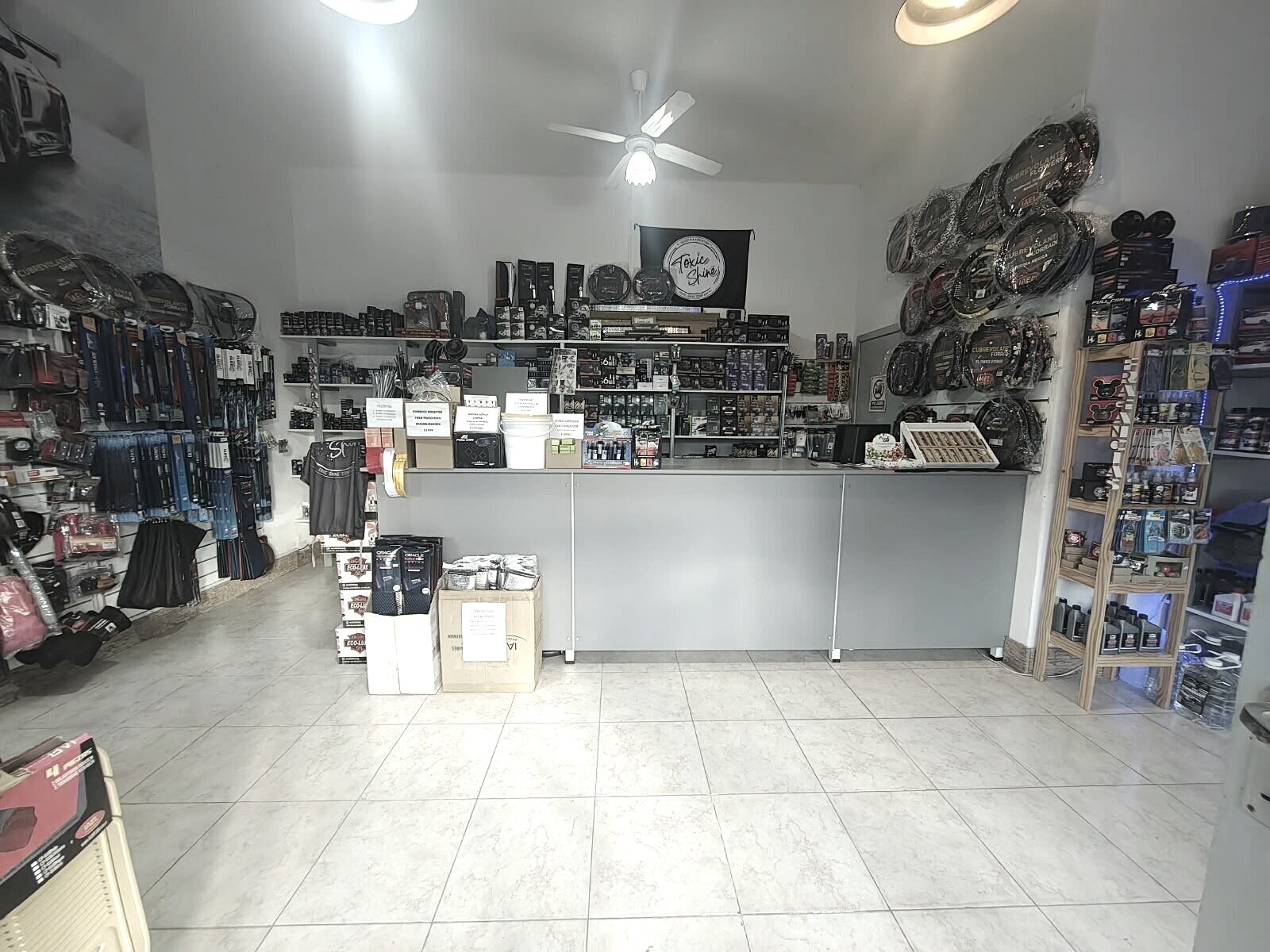V. Devoto: Local/Tienda de Accesorios para vehículos - Venta Fondo de Comercio — foto 2