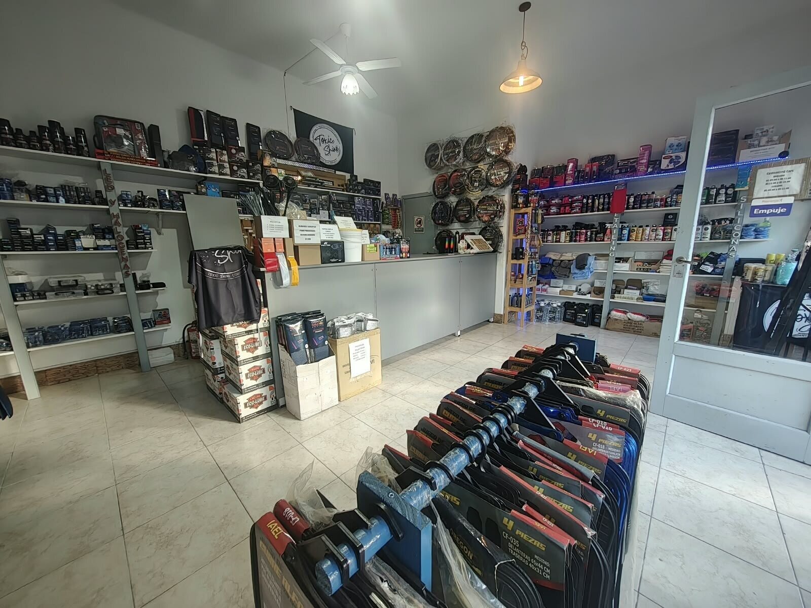 V. Devoto: Local/Tienda de Accesorios para vehículos - Venta Fondo de Comercio — foto 5