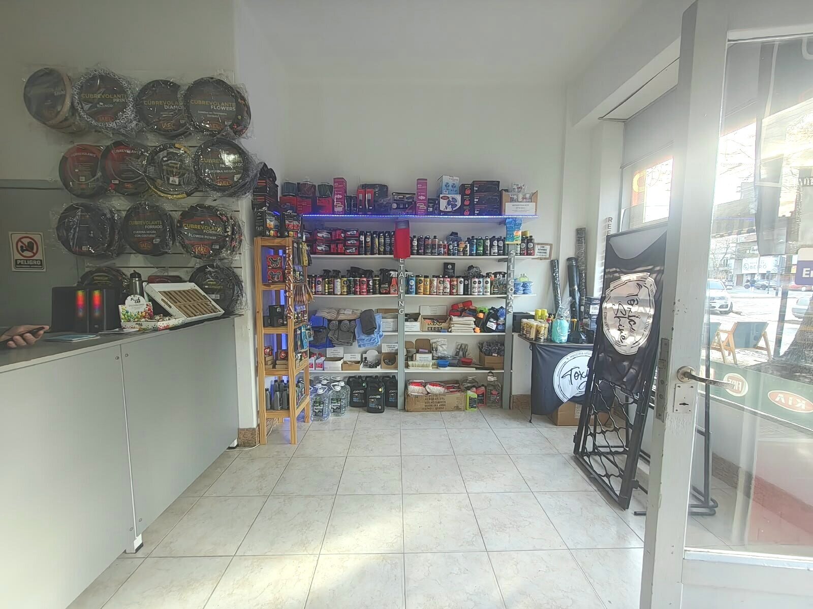 V. Devoto: Local/Tienda de Accesorios para vehículos - Venta Fondo de Comercio — foto 4
