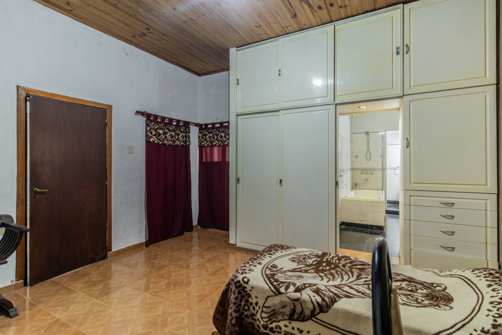 VENTA. CASA 5 AMBIENTES. JARDÍN. QUINCHO. COCHERA. FLORES - 24