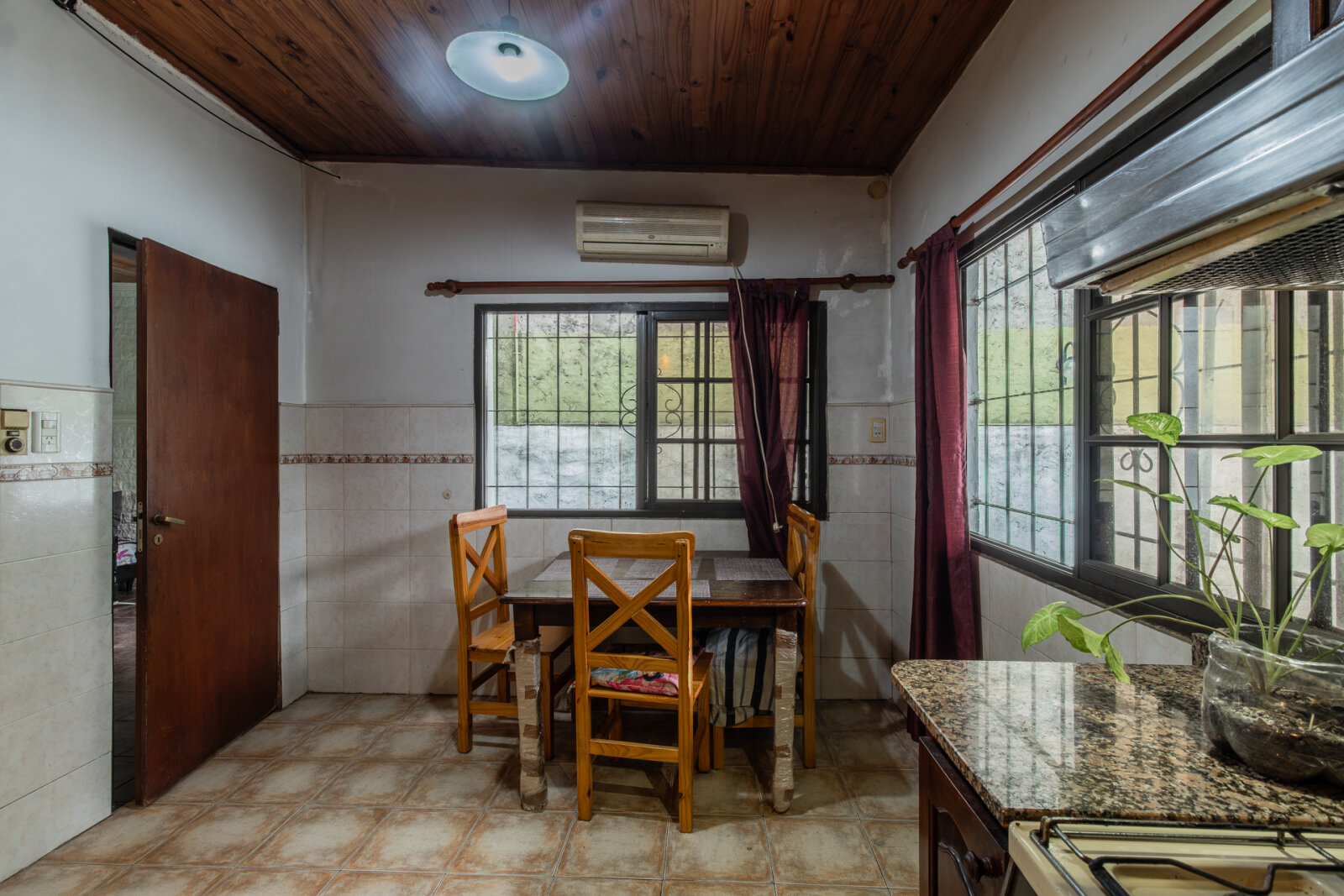 VENTA. CASA 5 AMBIENTES. JARDÍN. QUINCHO. COCHERA. FLORES - 20