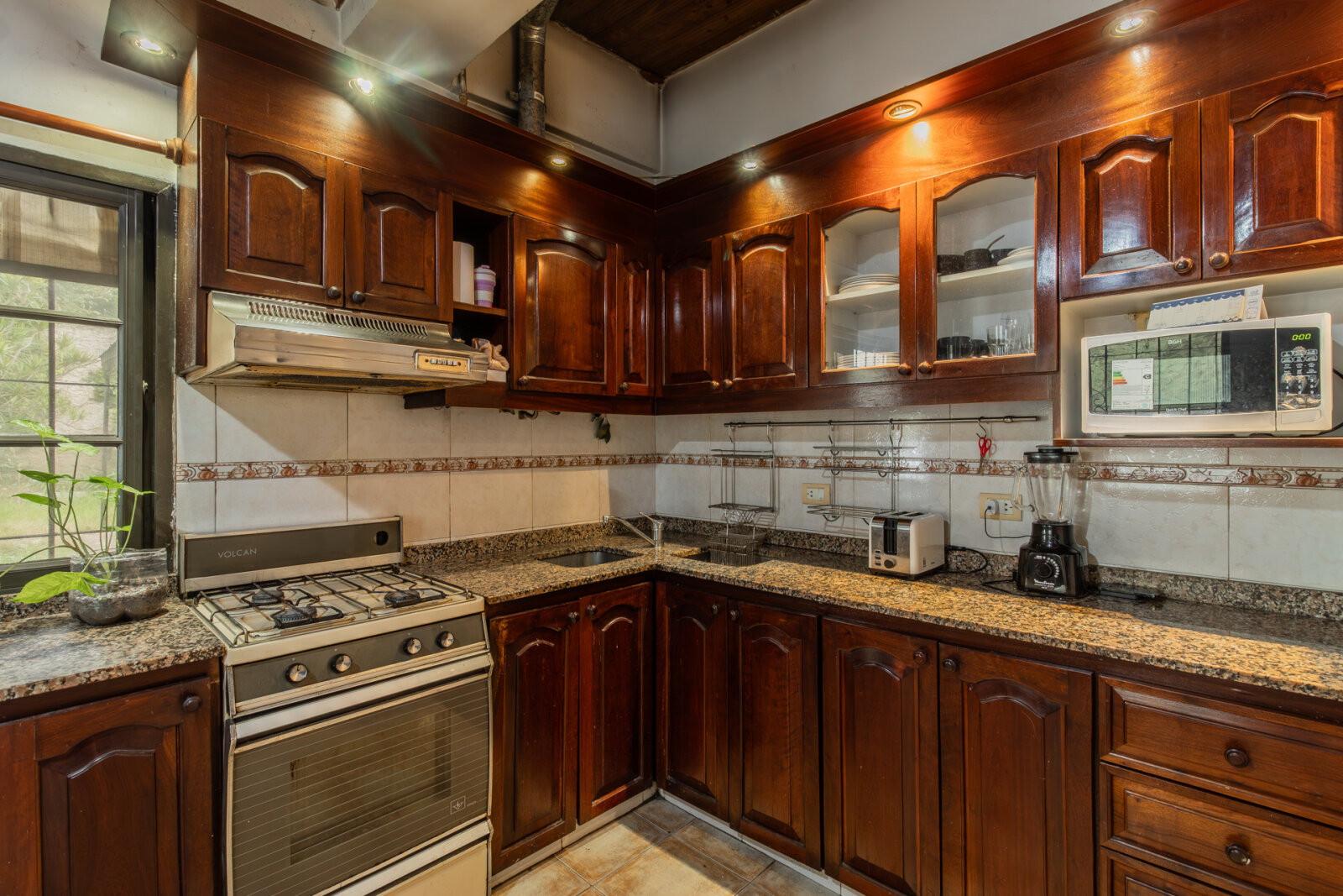 VENTA. CASA 5 AMBIENTES. JARDÍN. QUINCHO. COCHERA. FLORES - 18