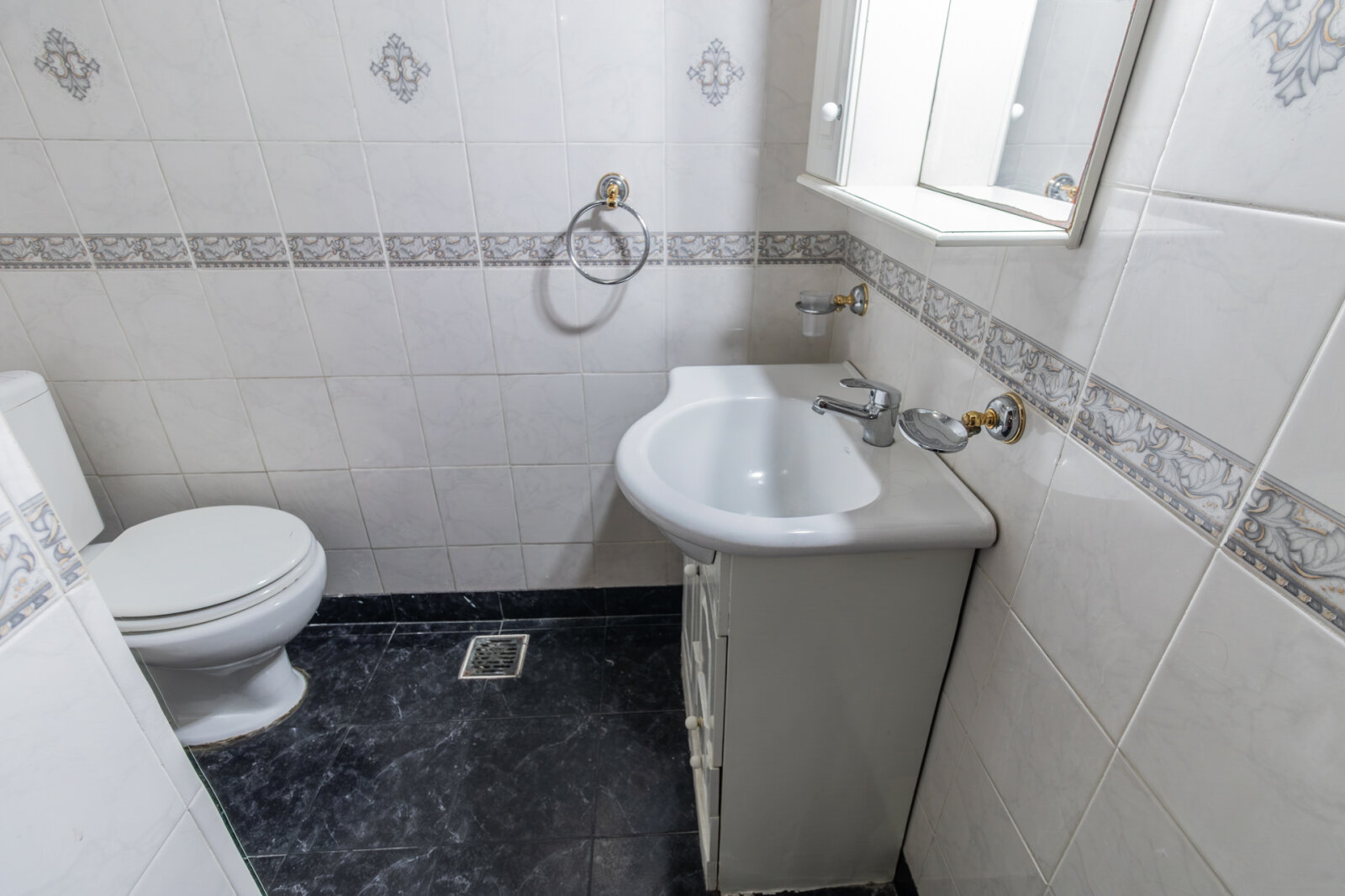 VENTA. CASA 5 AMBIENTES. JARDÍN. QUINCHO. COCHERA. FLORES - 28