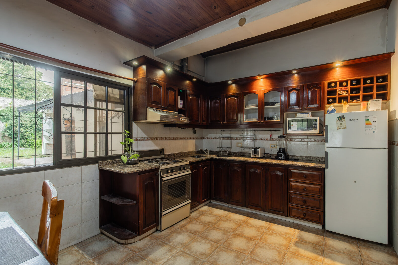 VENTA. CASA 5 AMBIENTES. JARDÍN. QUINCHO. COCHERA. FLORES - 17