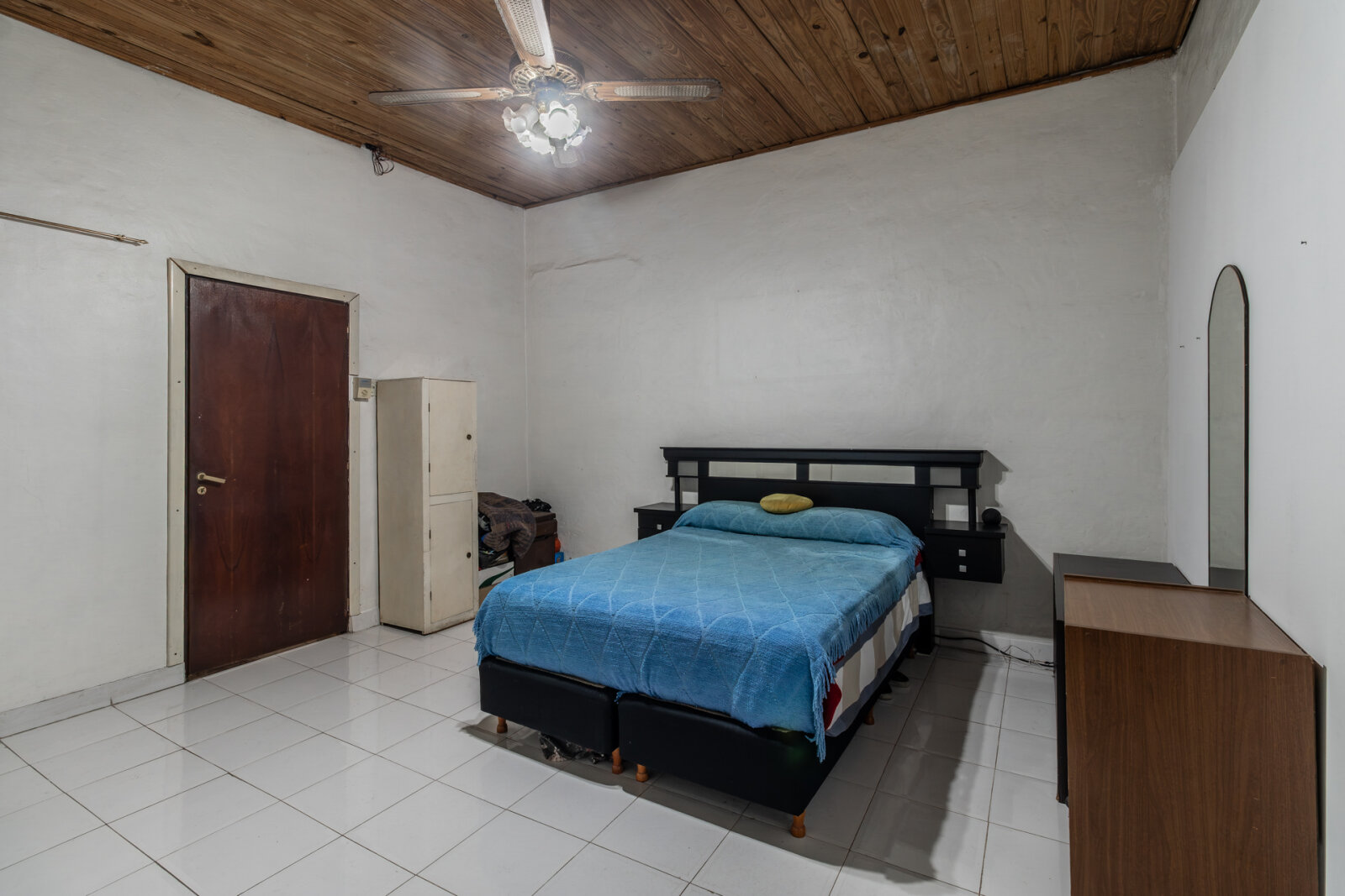VENTA. CASA 5 AMBIENTES. JARDÍN. QUINCHO. COCHERA. FLORES - 29