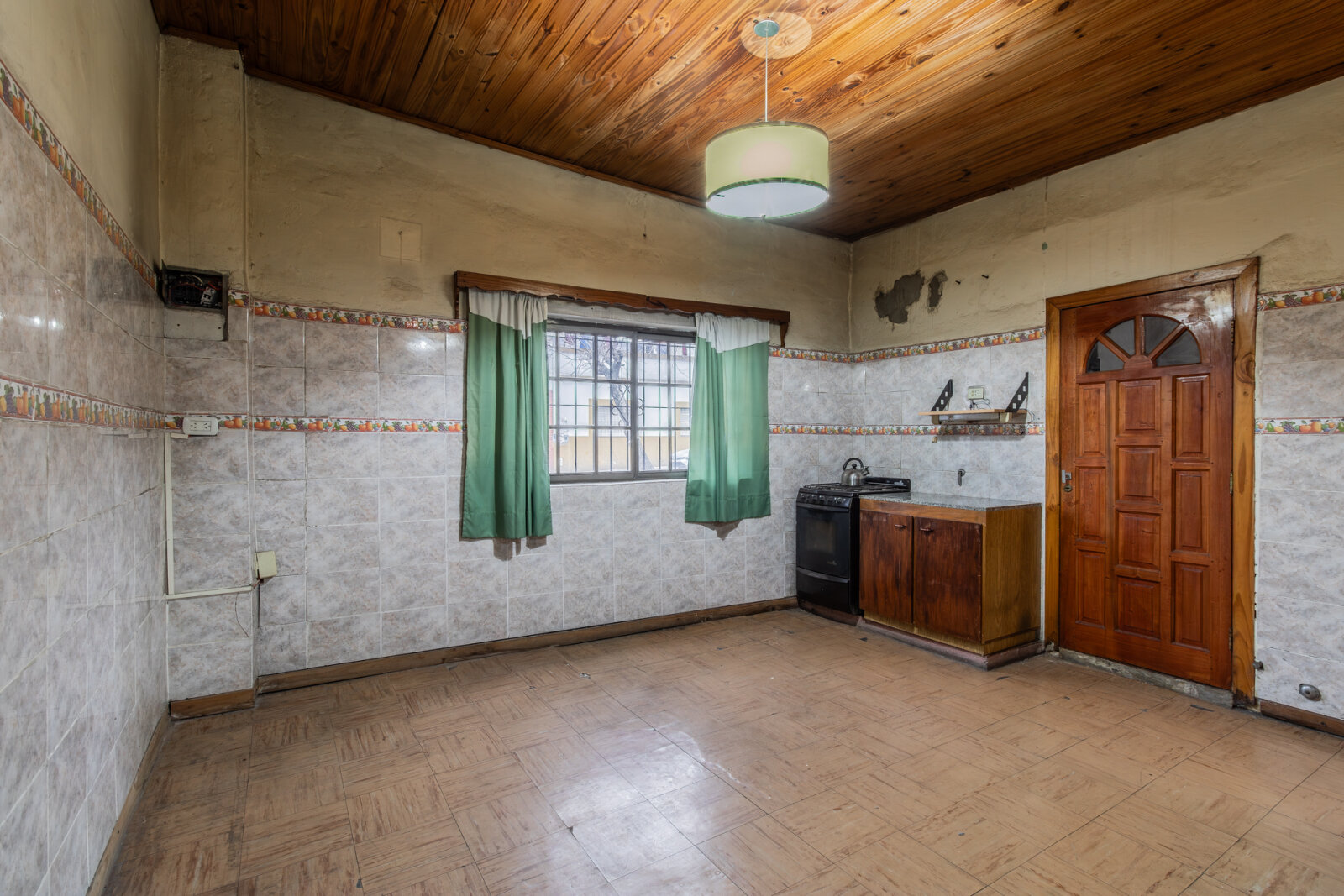 VENTA. CASA 5 AMBIENTES. JARDÍN. QUINCHO. COCHERA. FLORES - 33