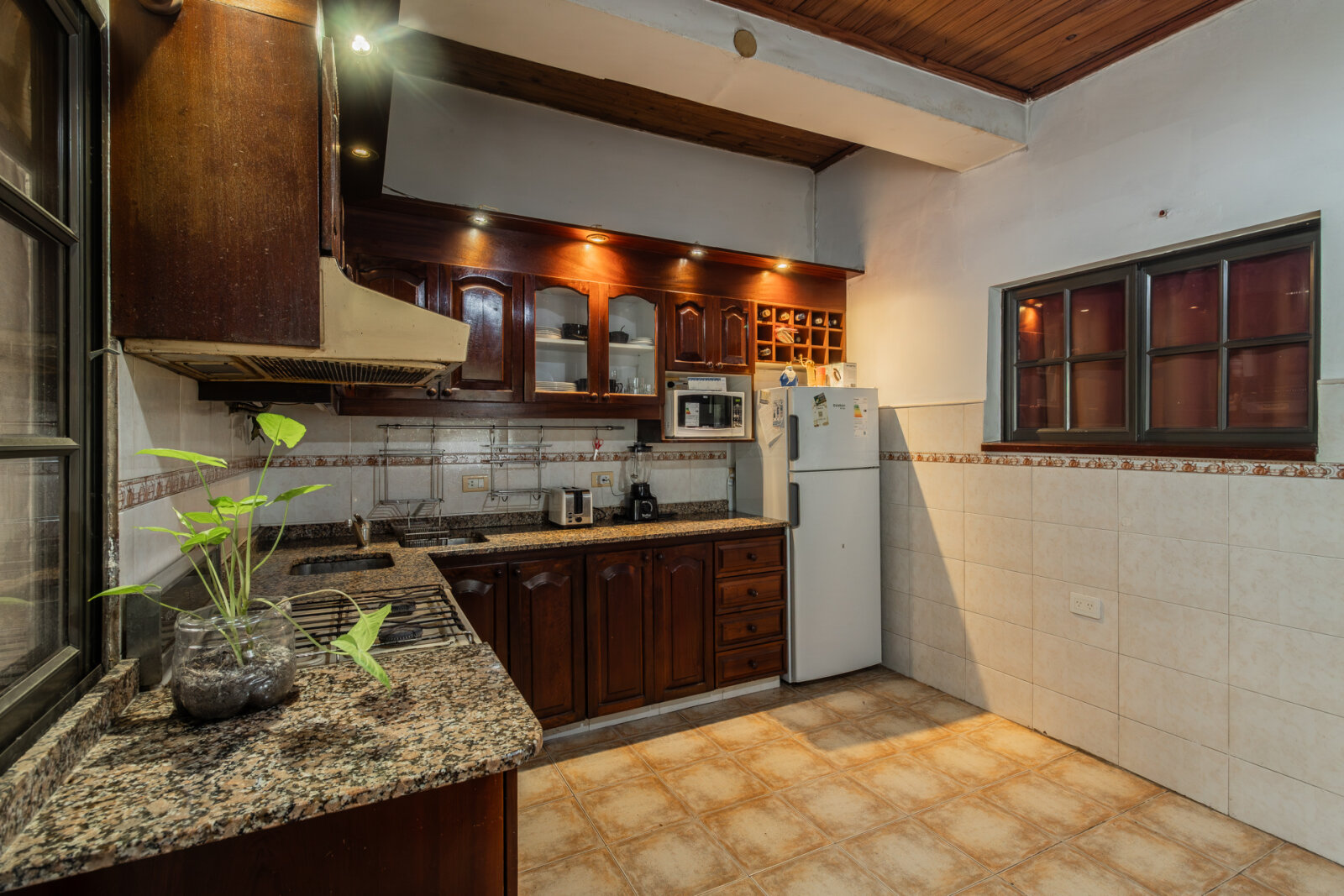 VENTA. CASA 5 AMBIENTES. JARDÍN. QUINCHO. COCHERA. FLORES - 19