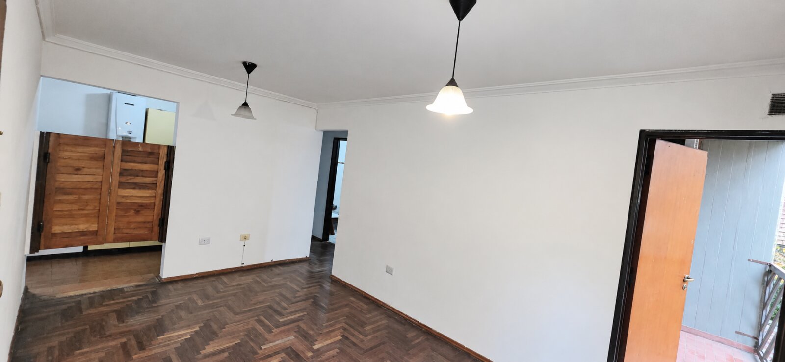Departamento de 2 dormitorios con balcón al frente – Nueva Córdoba