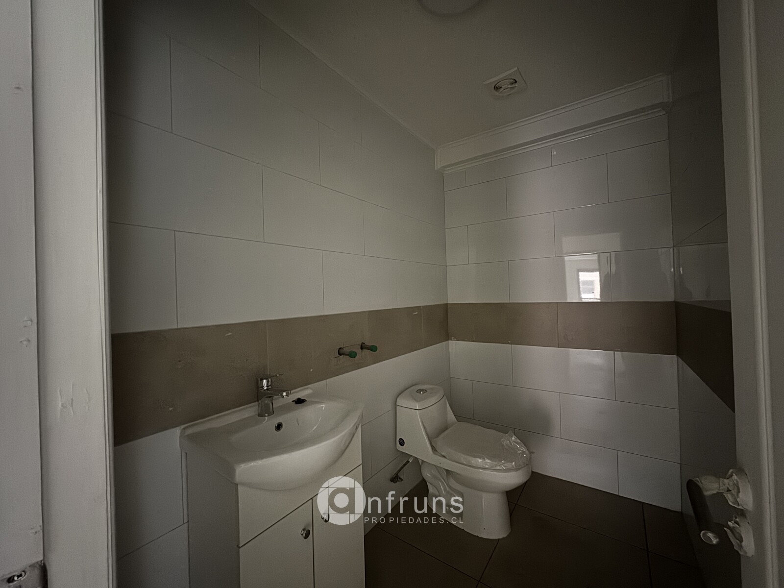 Local Comercial en Venta en Region de Aysen | 2 Dormitorios | 1 Baño | 2765 m² | UF 17 - 9