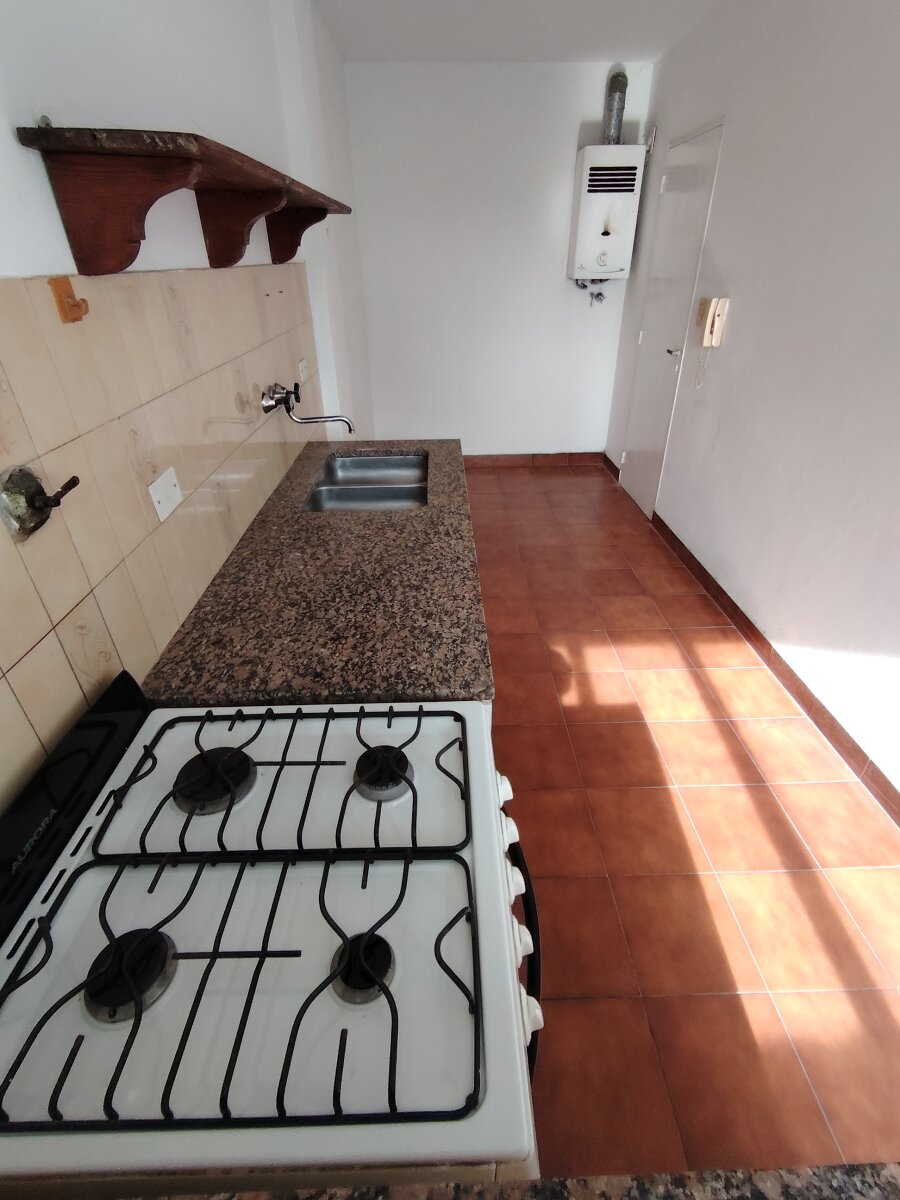 AV. PELLEGRINI 1362 08 04 - 6