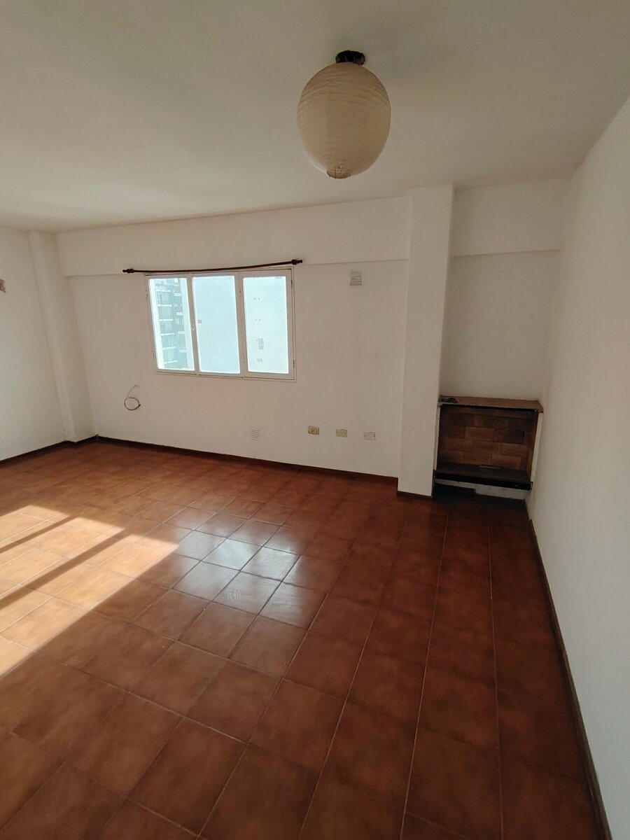 AV. PELLEGRINI 1362 08 04 - 3