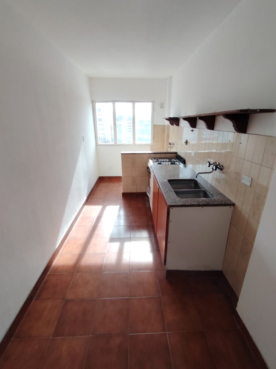AV. PELLEGRINI 1362 08 04 - 4