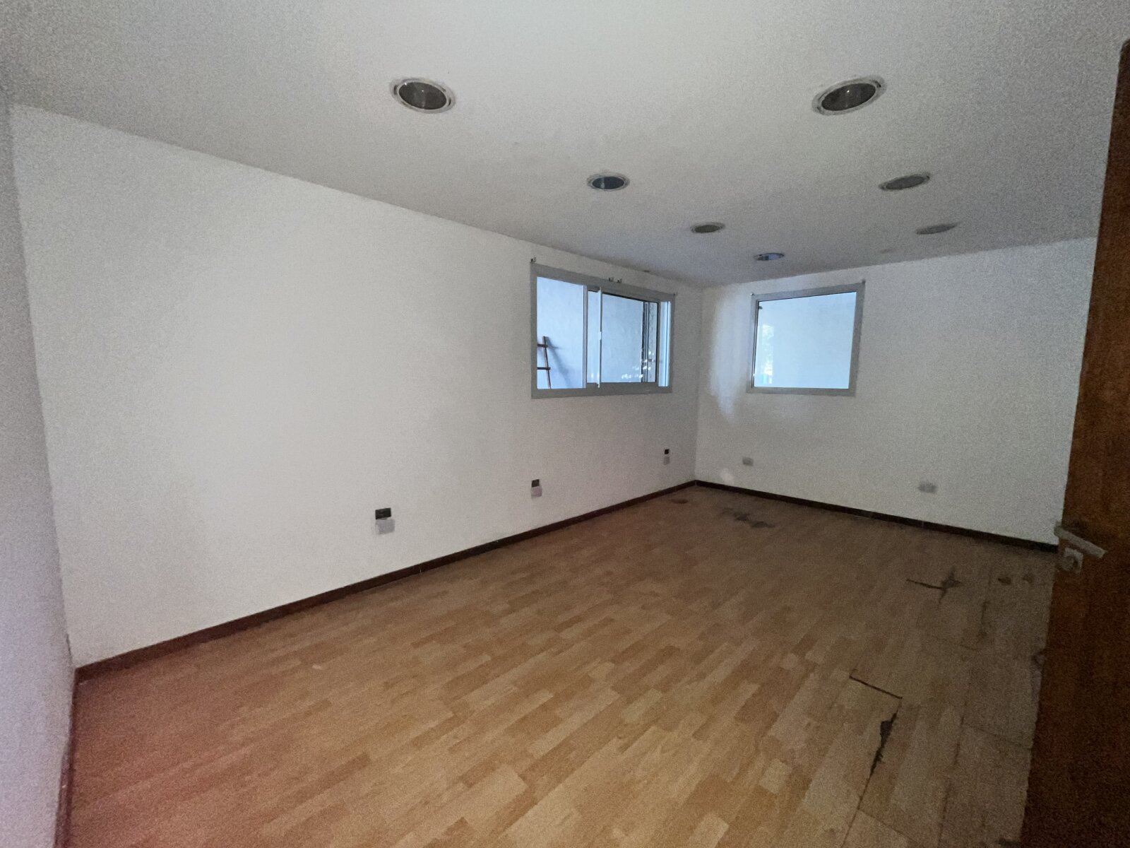 ALQUILO GALPÓN BARRIO DEAN FUNES - Imagen 10