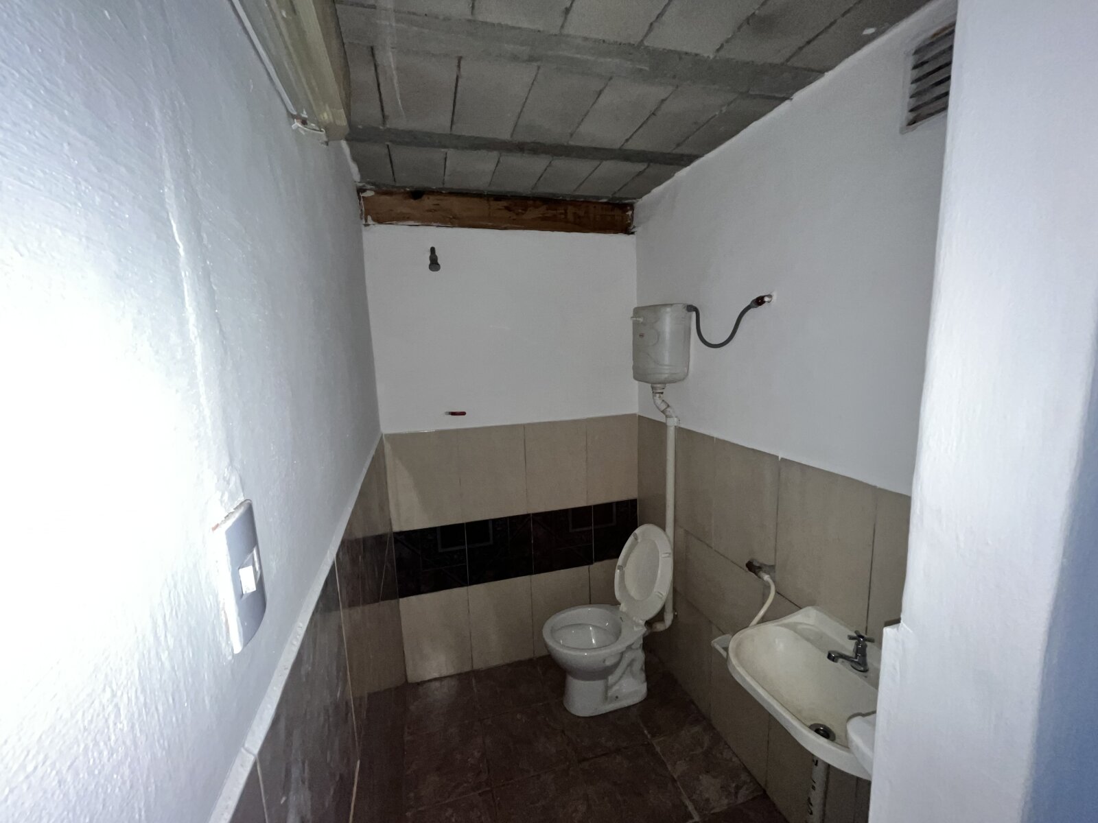 ALQUILO GALPÓN BARRIO DEAN FUNES - Imagen 13