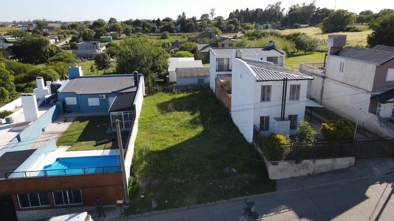 Lote de 345m2 con magnífica ubicación y disponibilidad de servicios! Av. Esteban Lonne y Gualeguaychu - 7